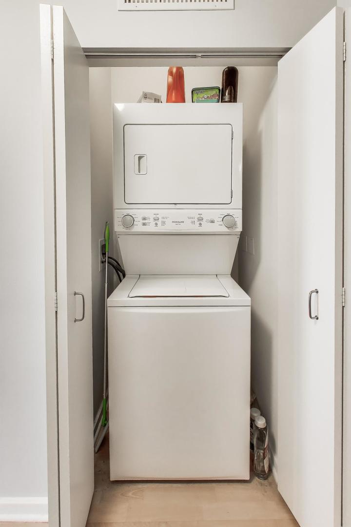 659 W Randolph Street 1711 Property Photo 6