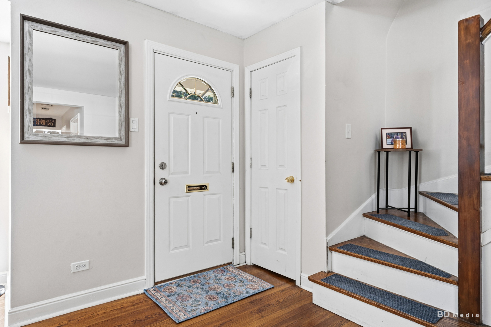 9905 S Maplewood Avenue Property Photo 4