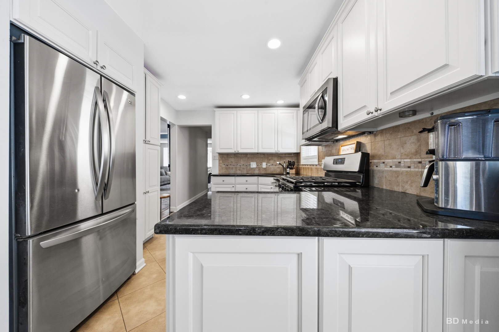 9905 S Maplewood Avenue Property Photo 8