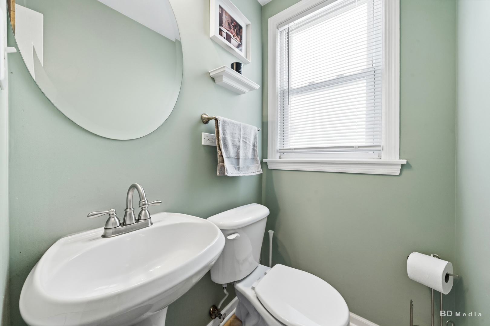 9905 S Maplewood Avenue Property Photo 13