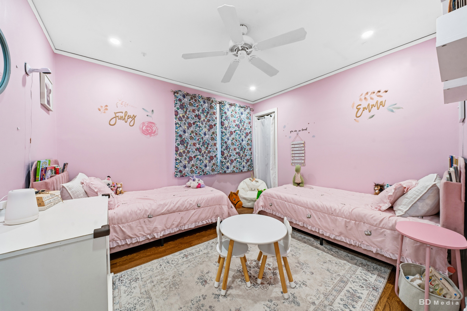 9905 S Maplewood Avenue Property Photo 14