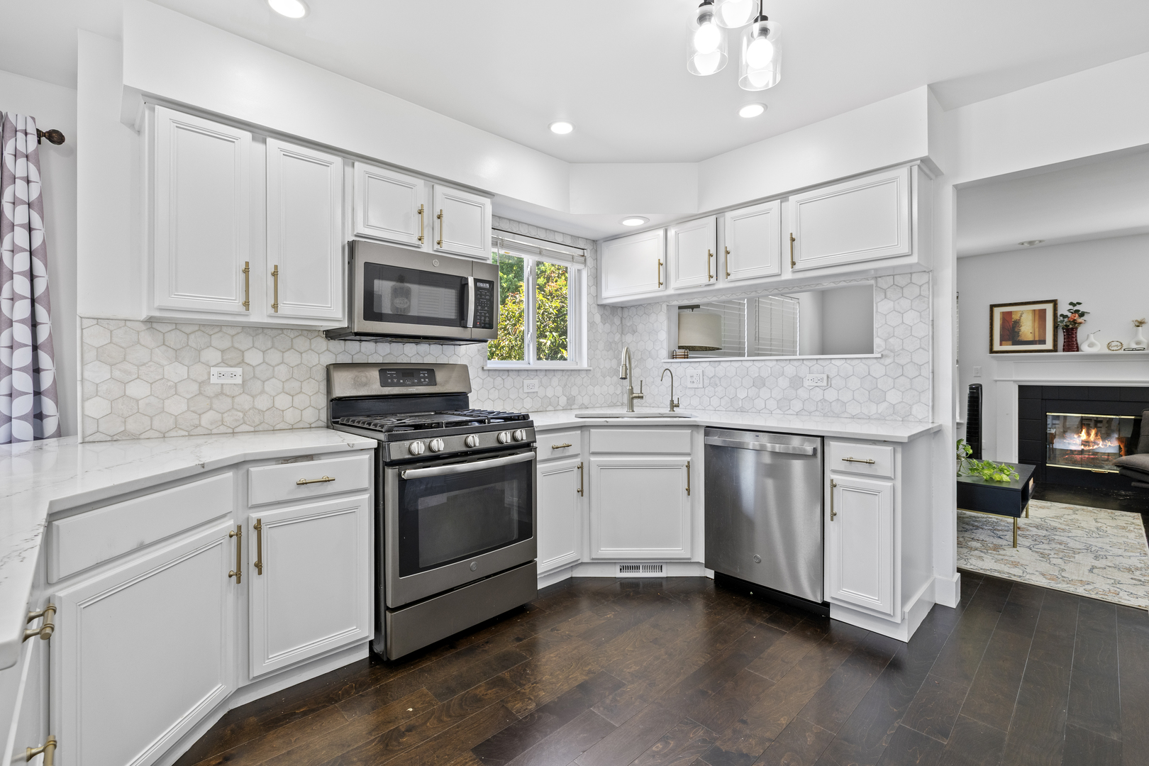 2462 Green Valley Court Property Photo 4