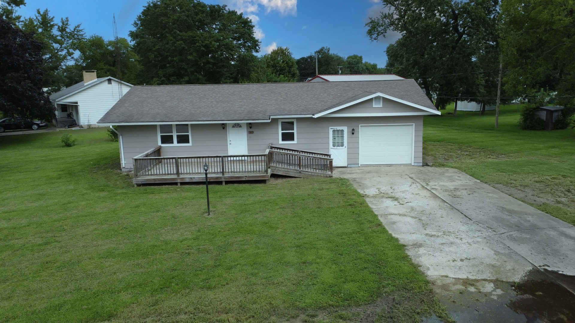 202 N Madison Street Property Photo 1