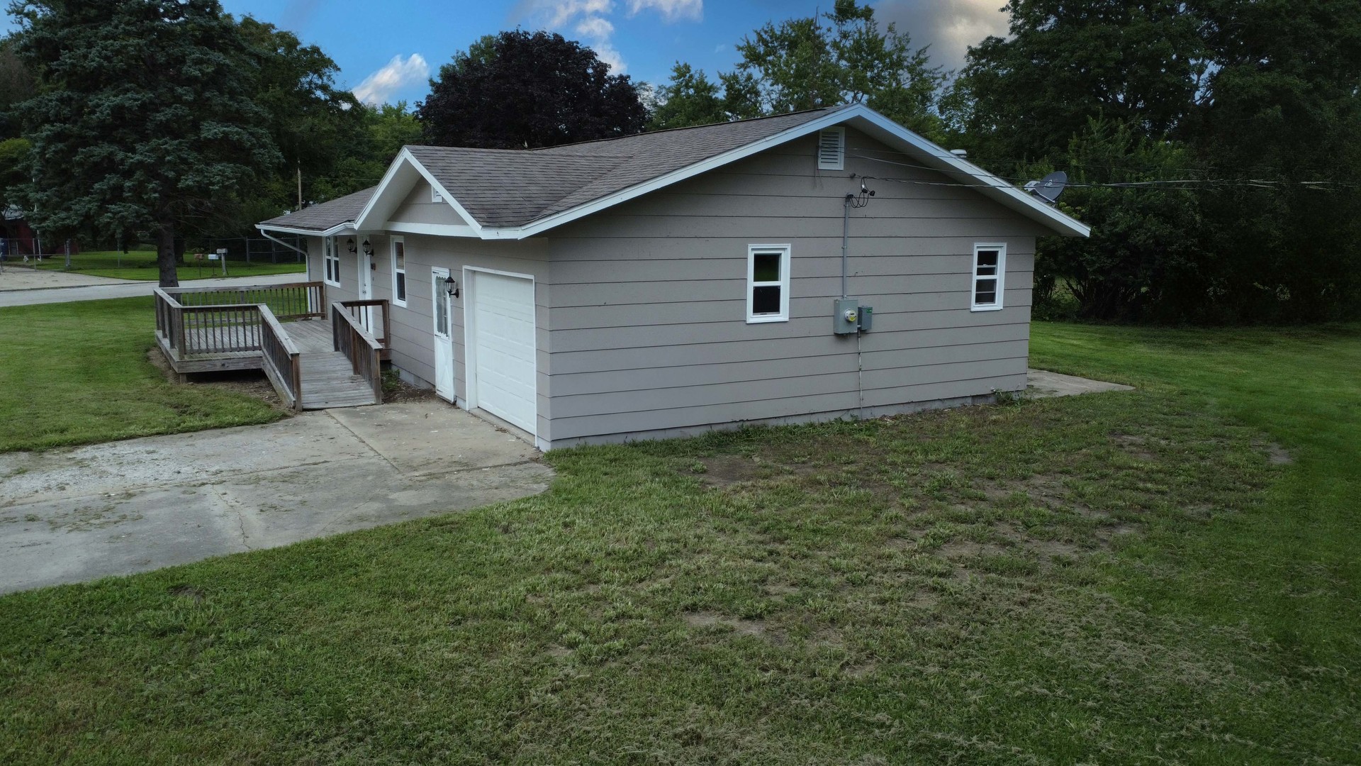 202 N Madison Street Property Photo 4