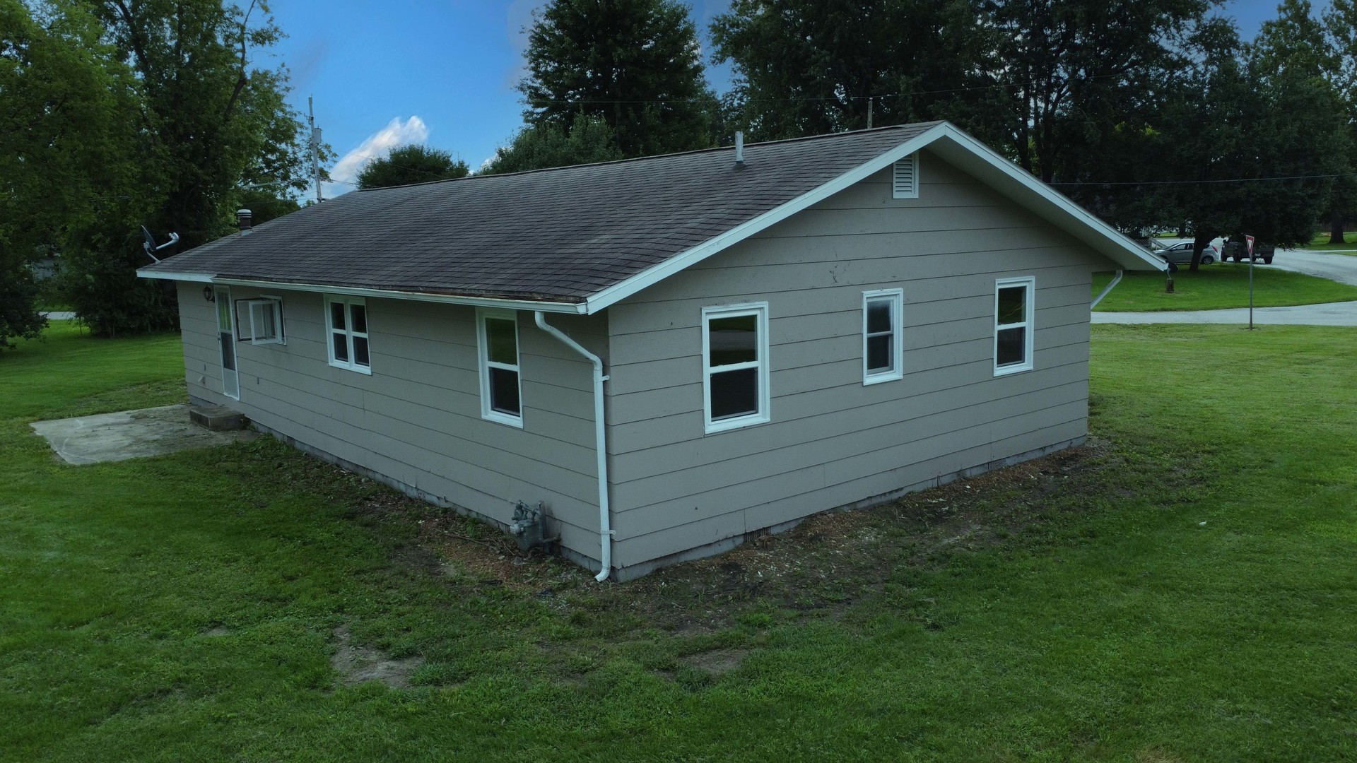 202 N Madison Street Property Photo 8