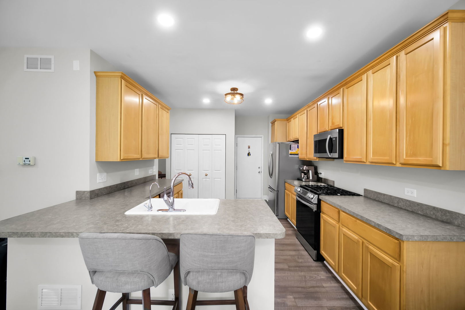 2451 Stonegate Road Property Photo 10