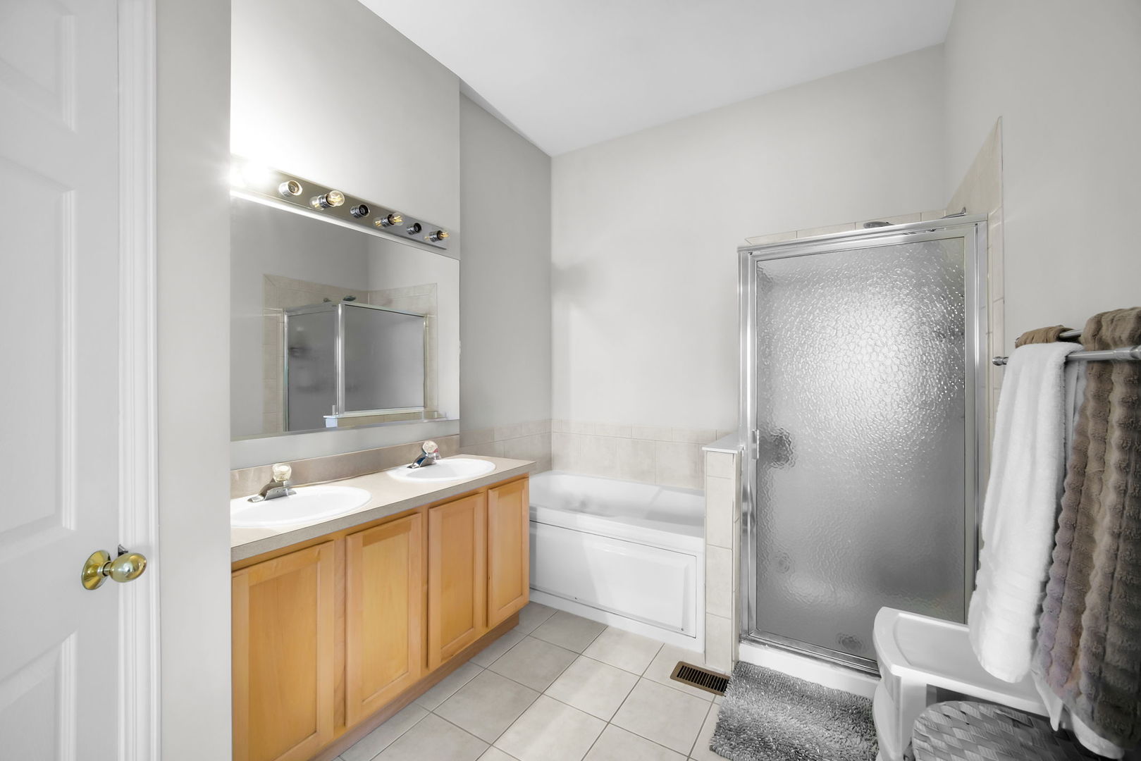 2451 Stonegate Road Property Photo 17