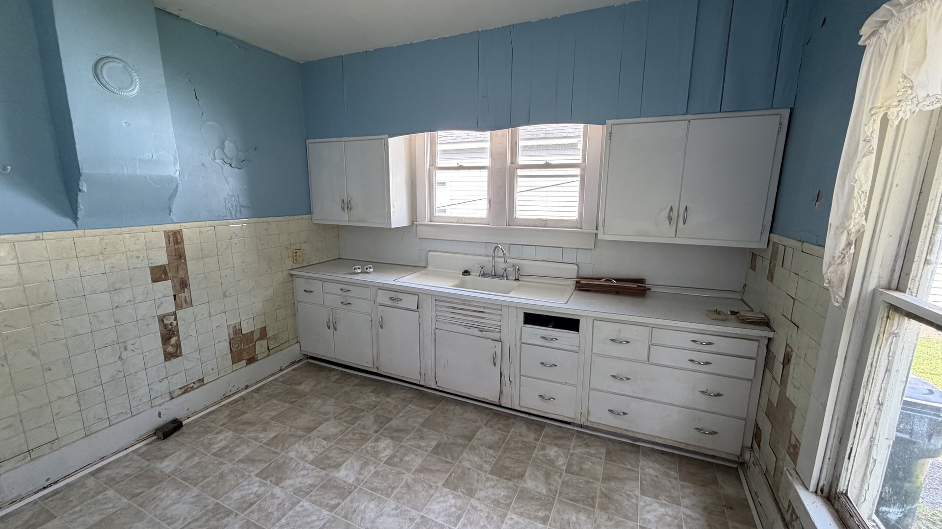 209 W 19th Street Property Photo 13