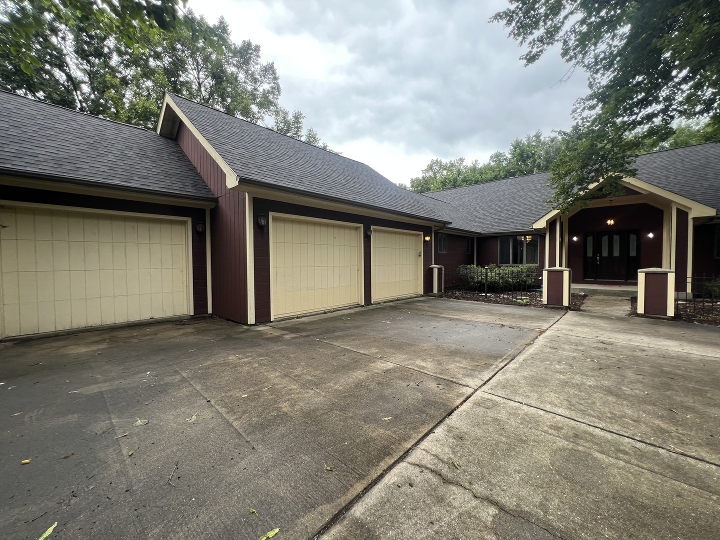 24535 W Woodridge Way Property Photo 3