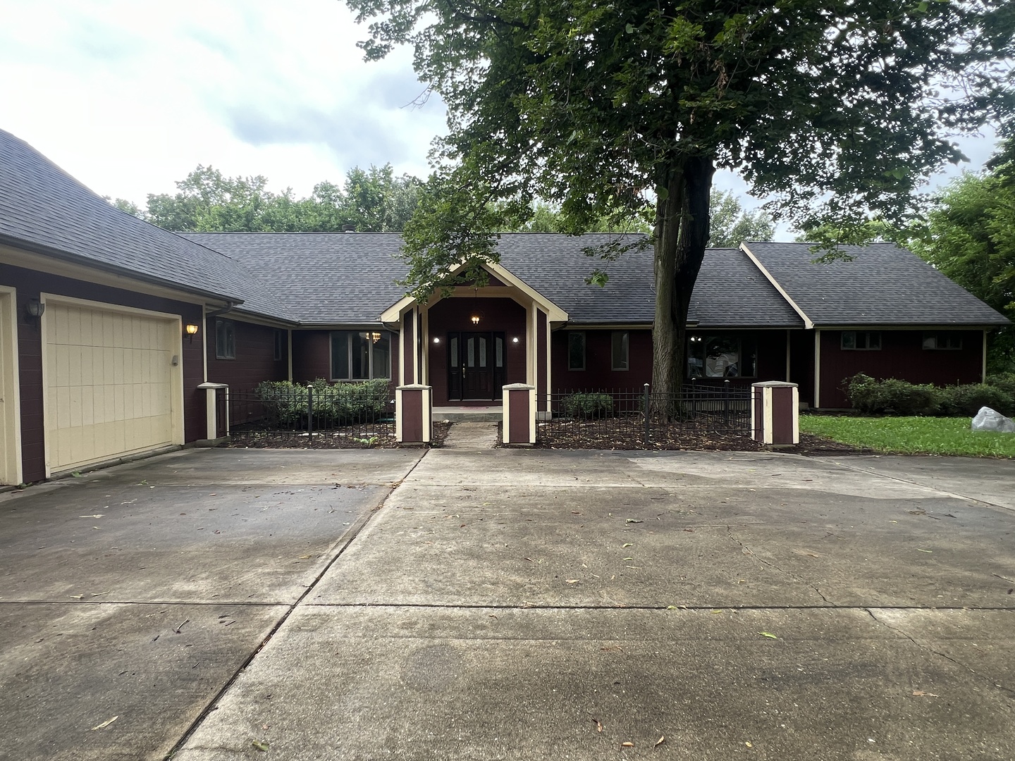 24535 W Woodridge Way Property Photo 4
