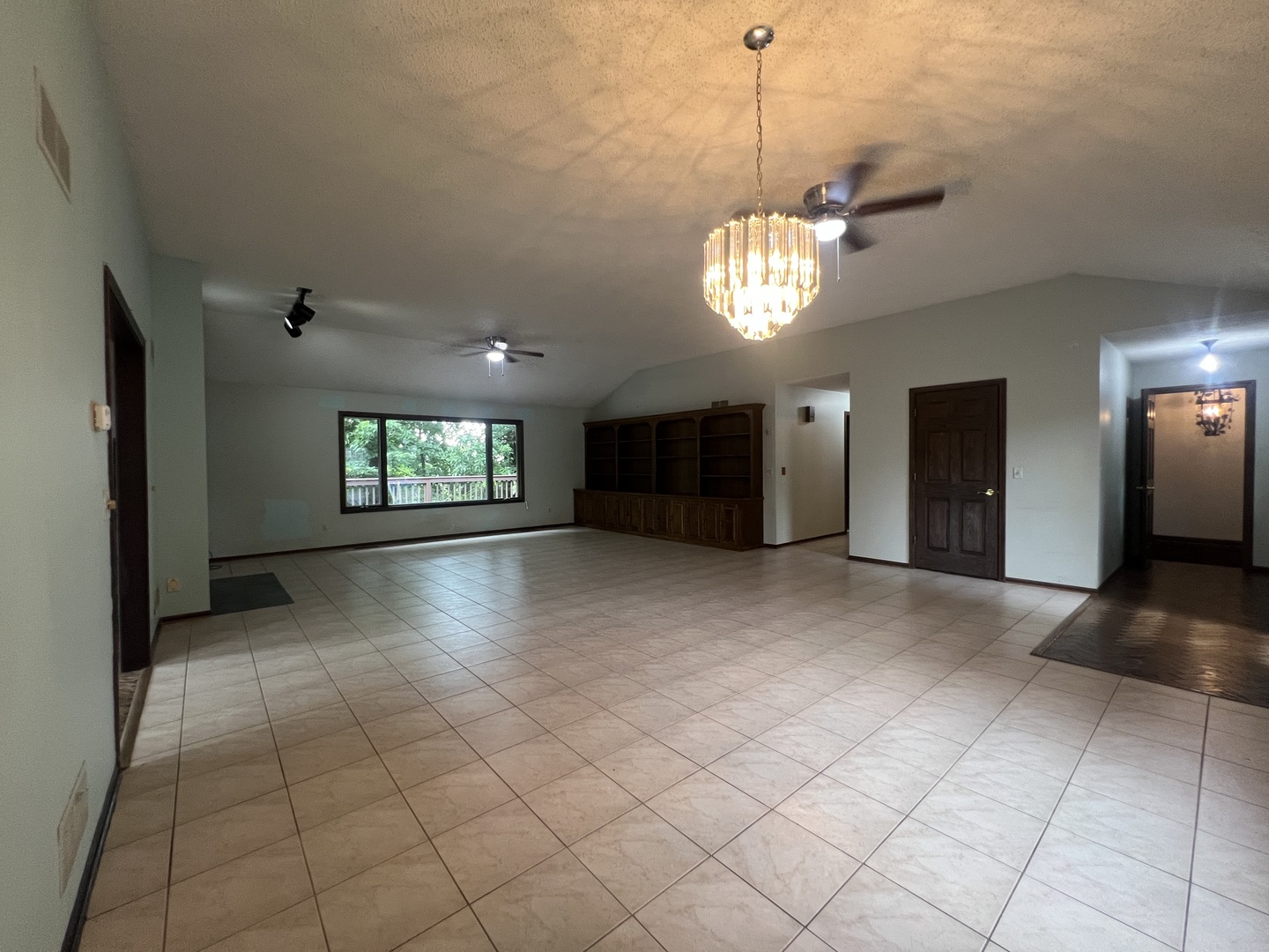 24535 W Woodridge Way Property Photo 8