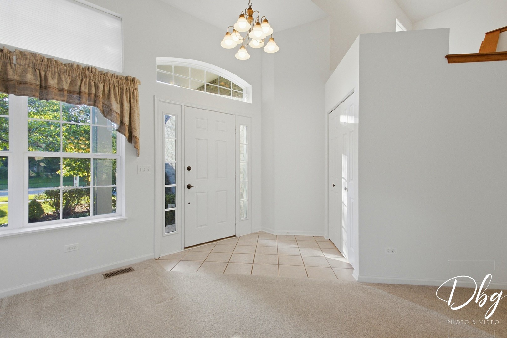 526 Middlebury Drive Property Photo 3