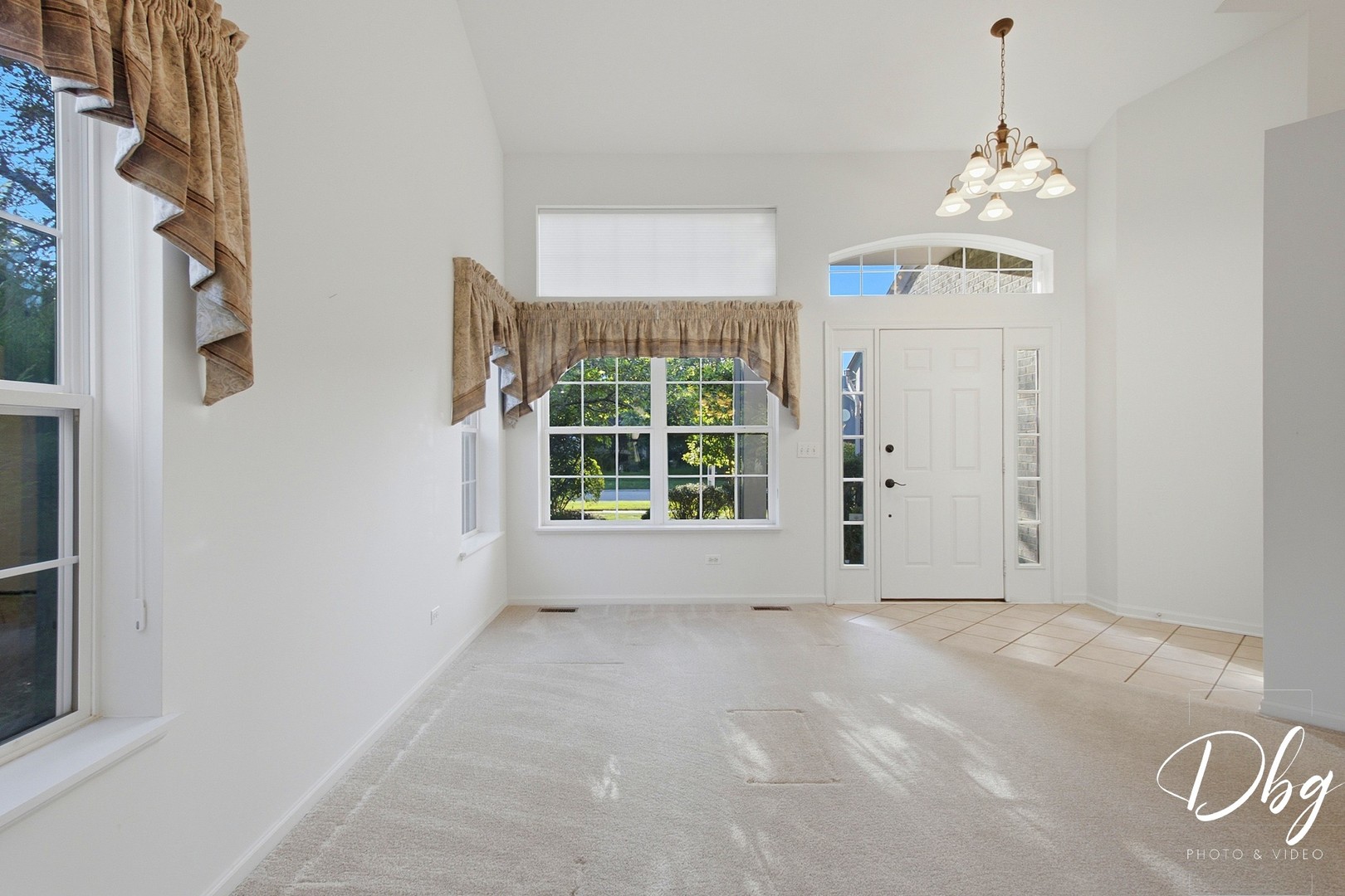 526 Middlebury Drive Property Photo 6