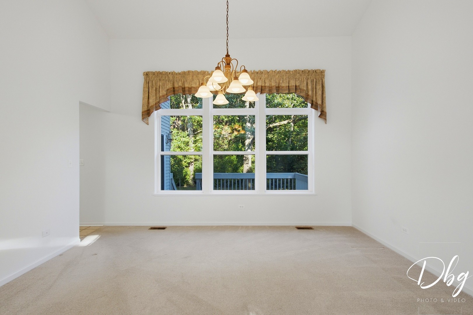 526 Middlebury Drive Property Photo 11