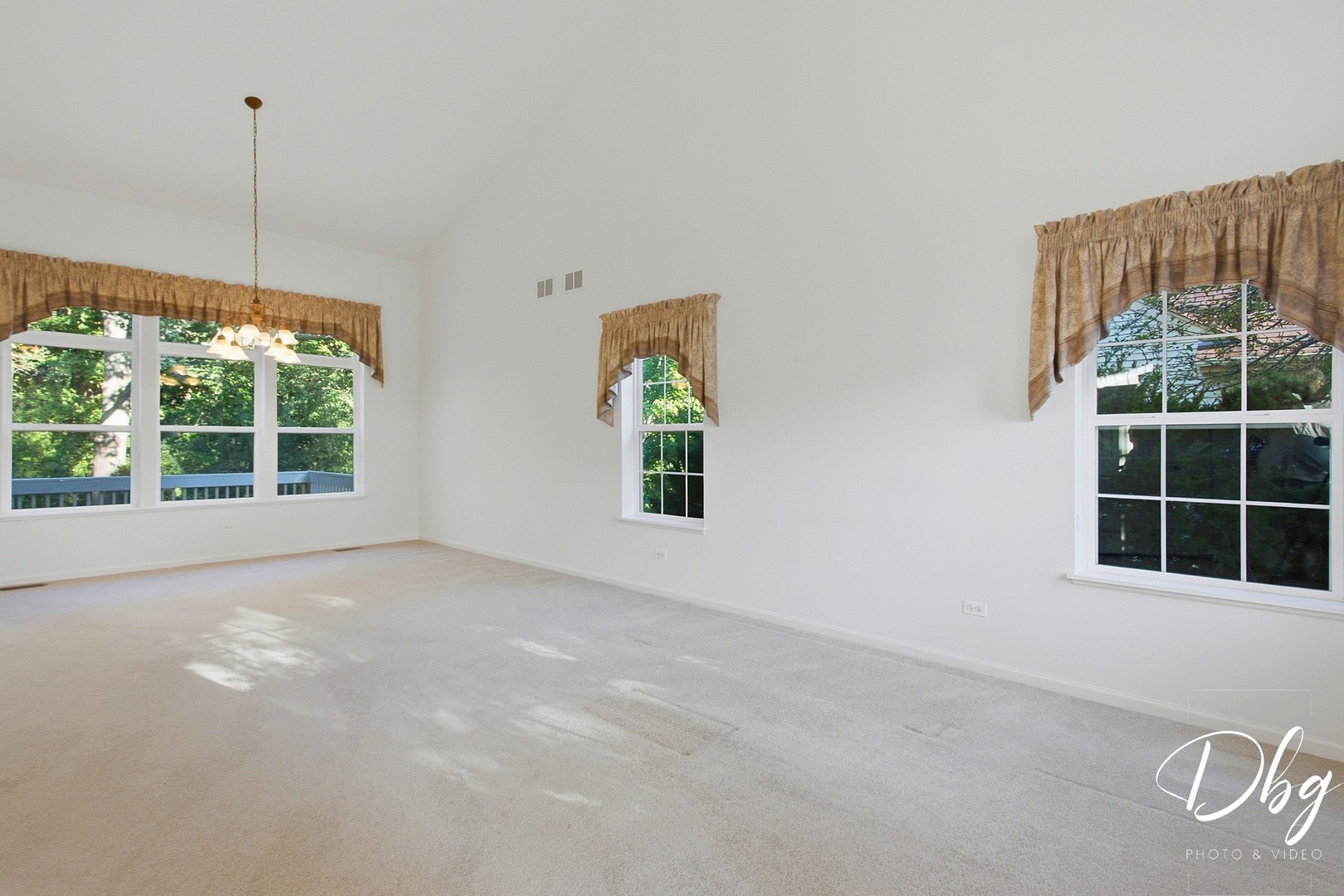 526 Middlebury Drive Property Photo 15