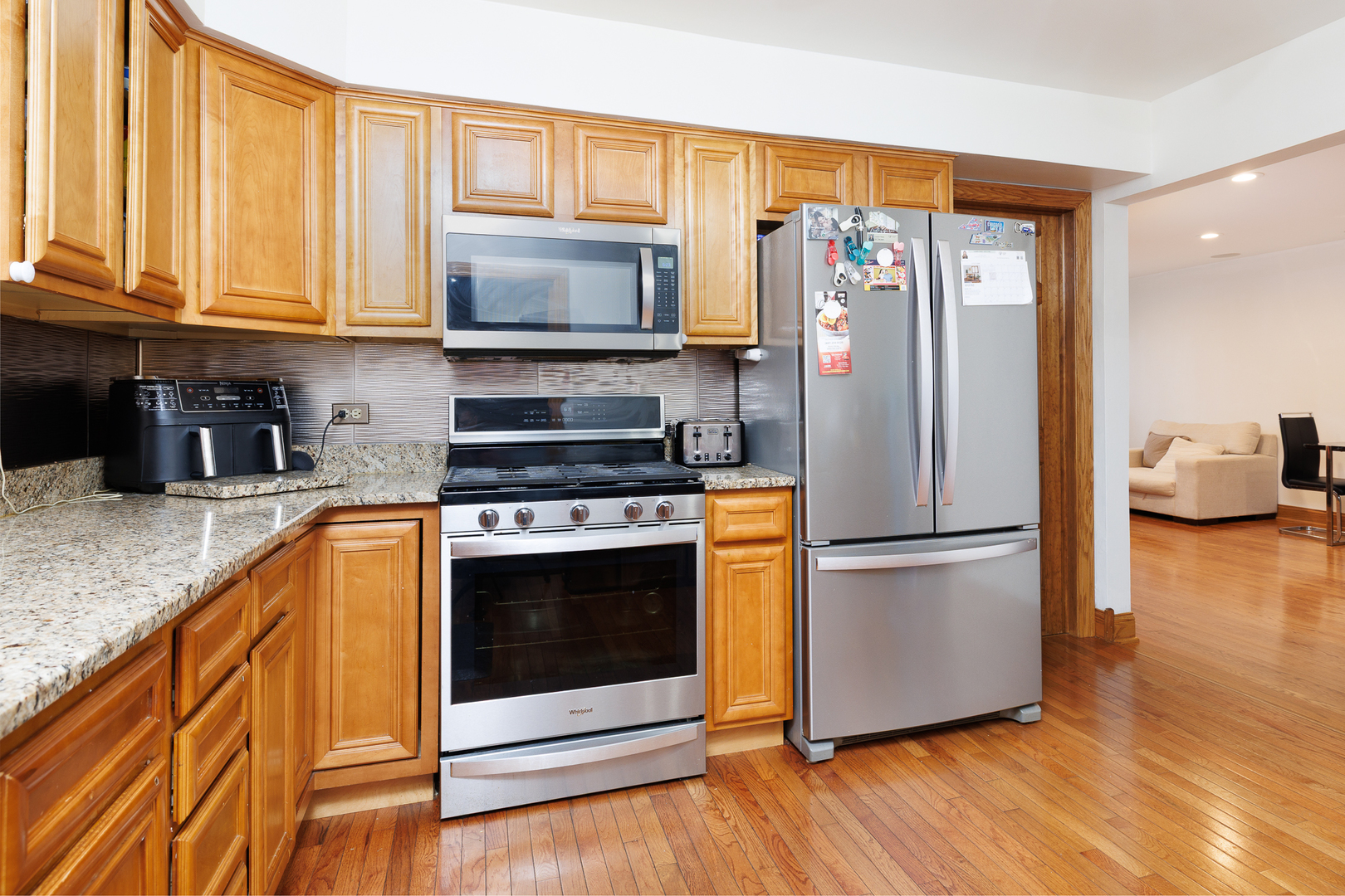 3521 Sarah Street Property Photo 10