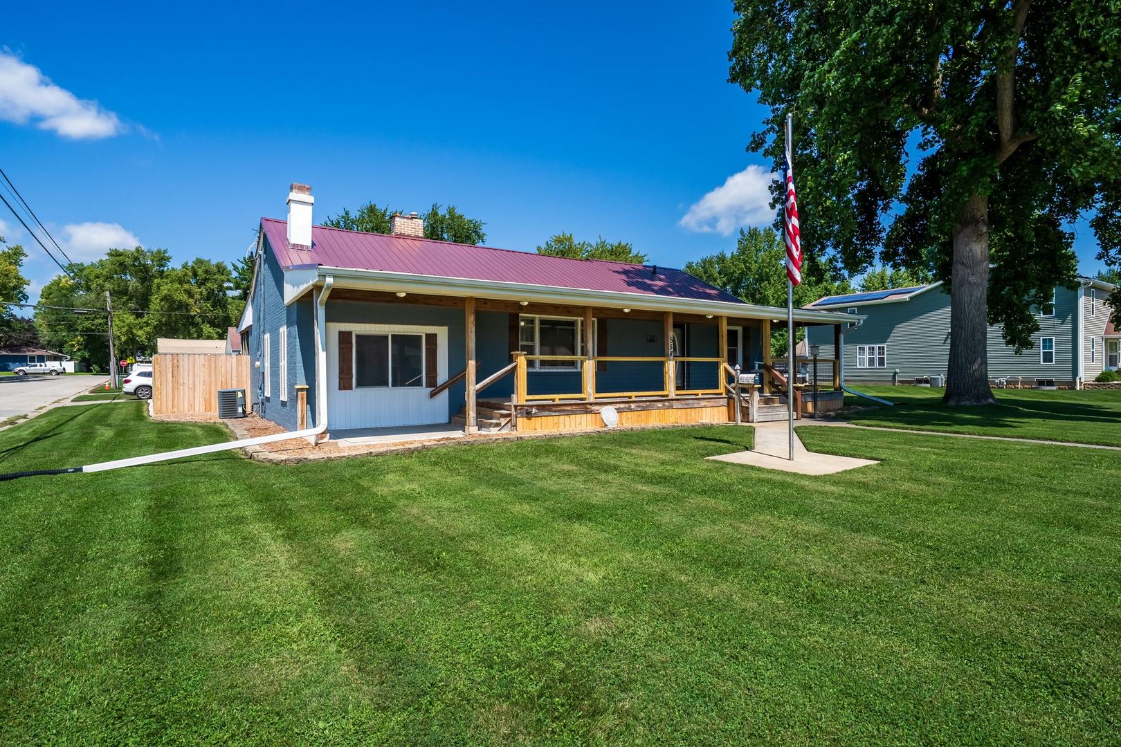 558 10th Street Property Photo 1