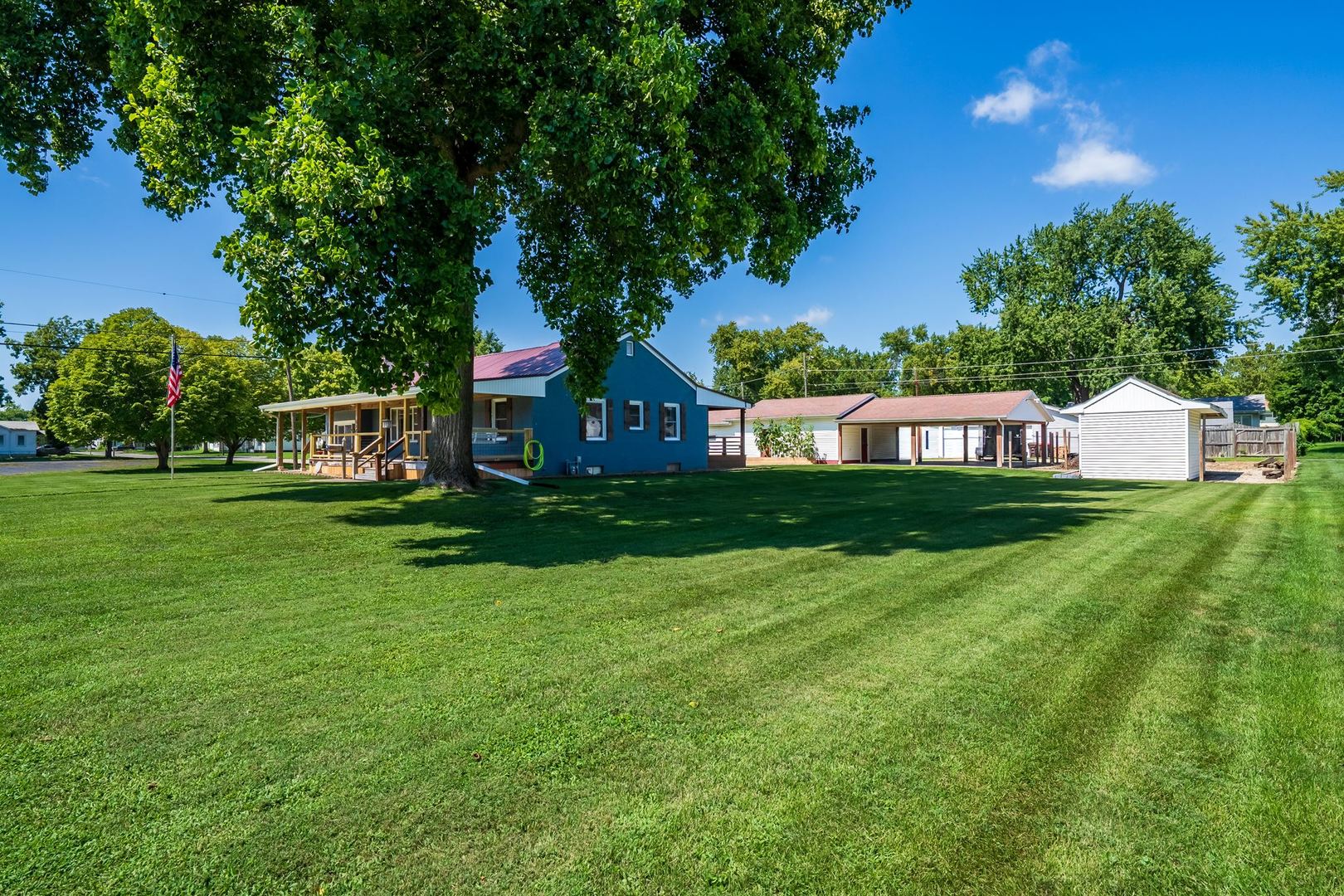 558 10th Street Property Photo 2