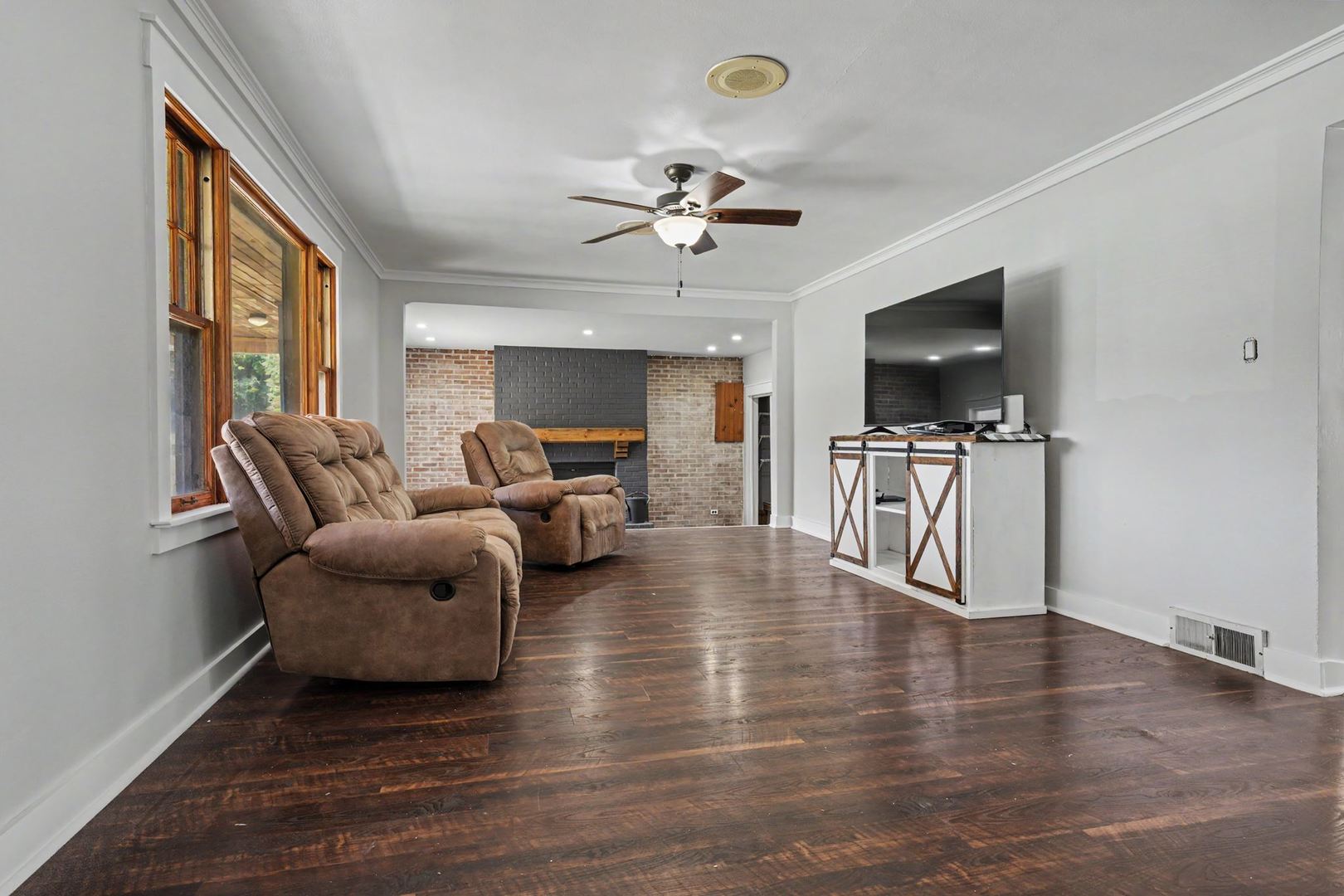 558 10th Street Property Photo 5