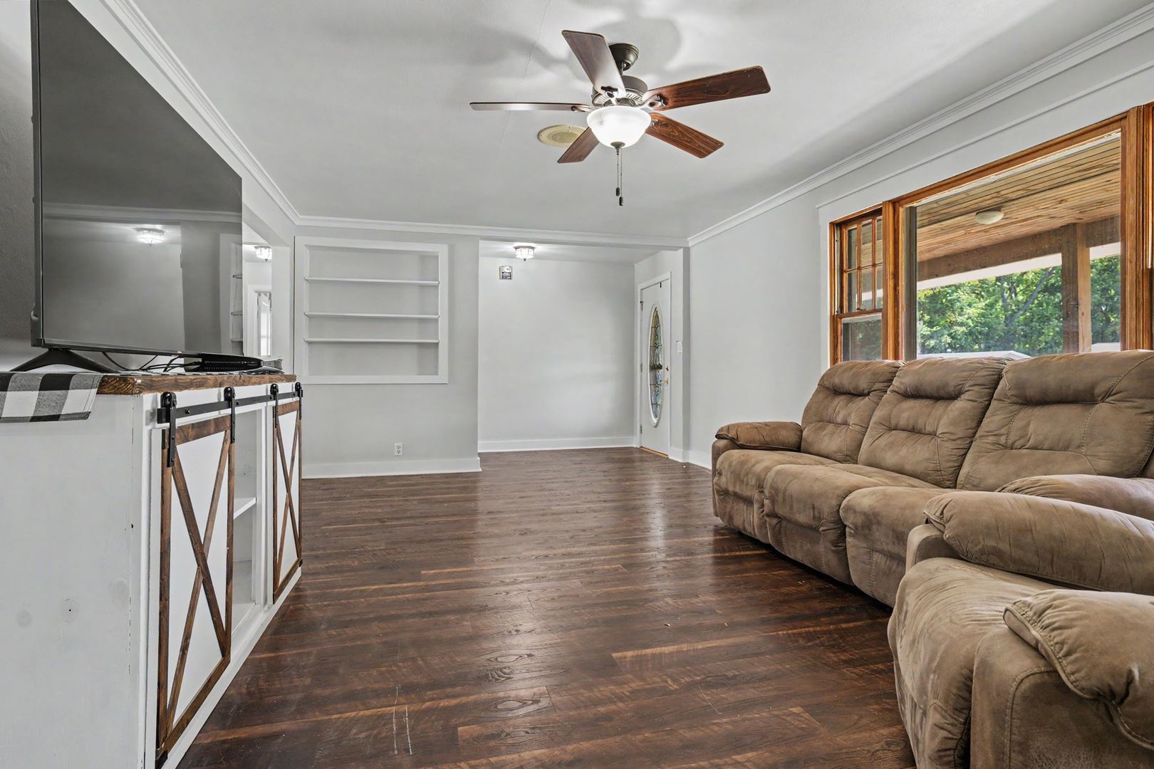 558 10th Street Property Photo 8