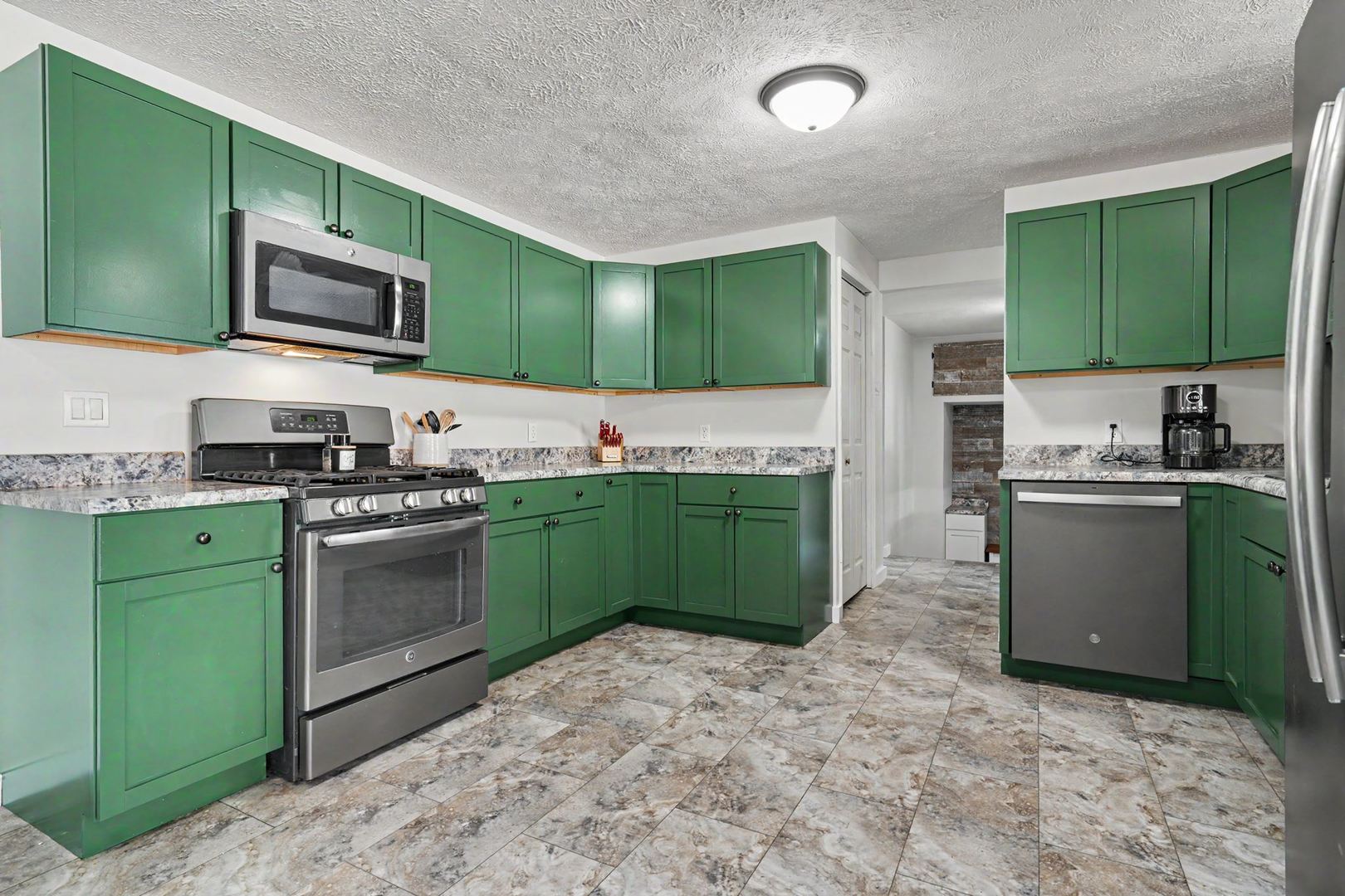 558 10th Street Property Photo 13