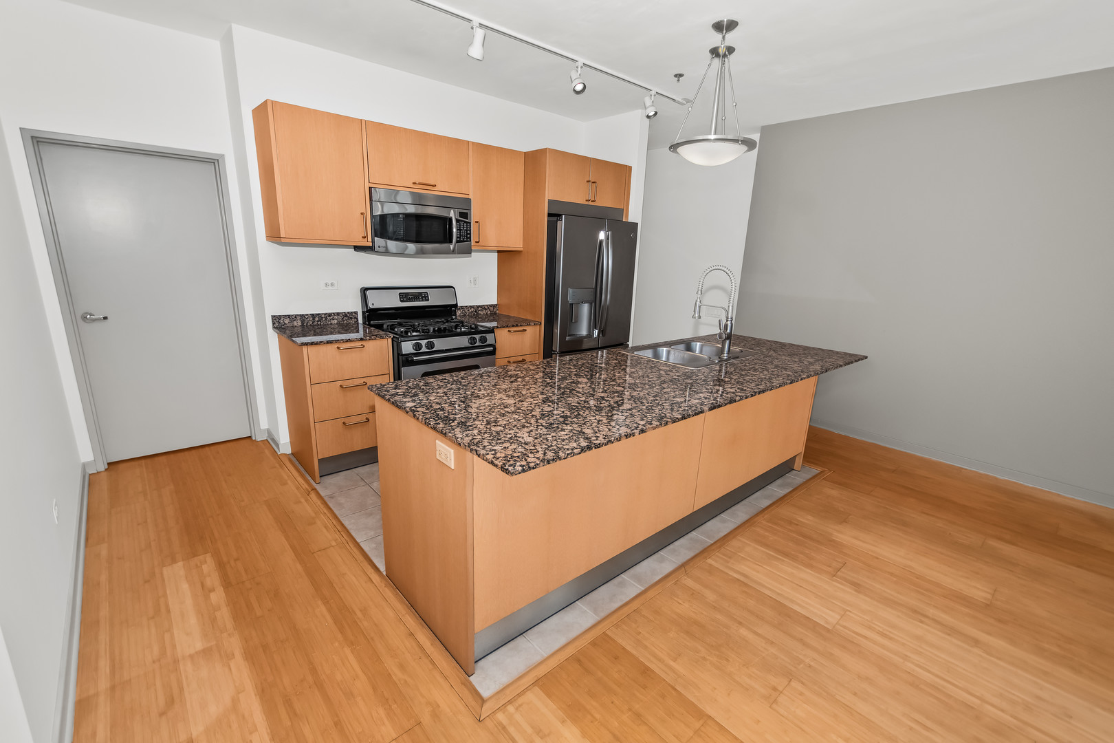 653 N Kingsbury Street 2307 Property Photo 2