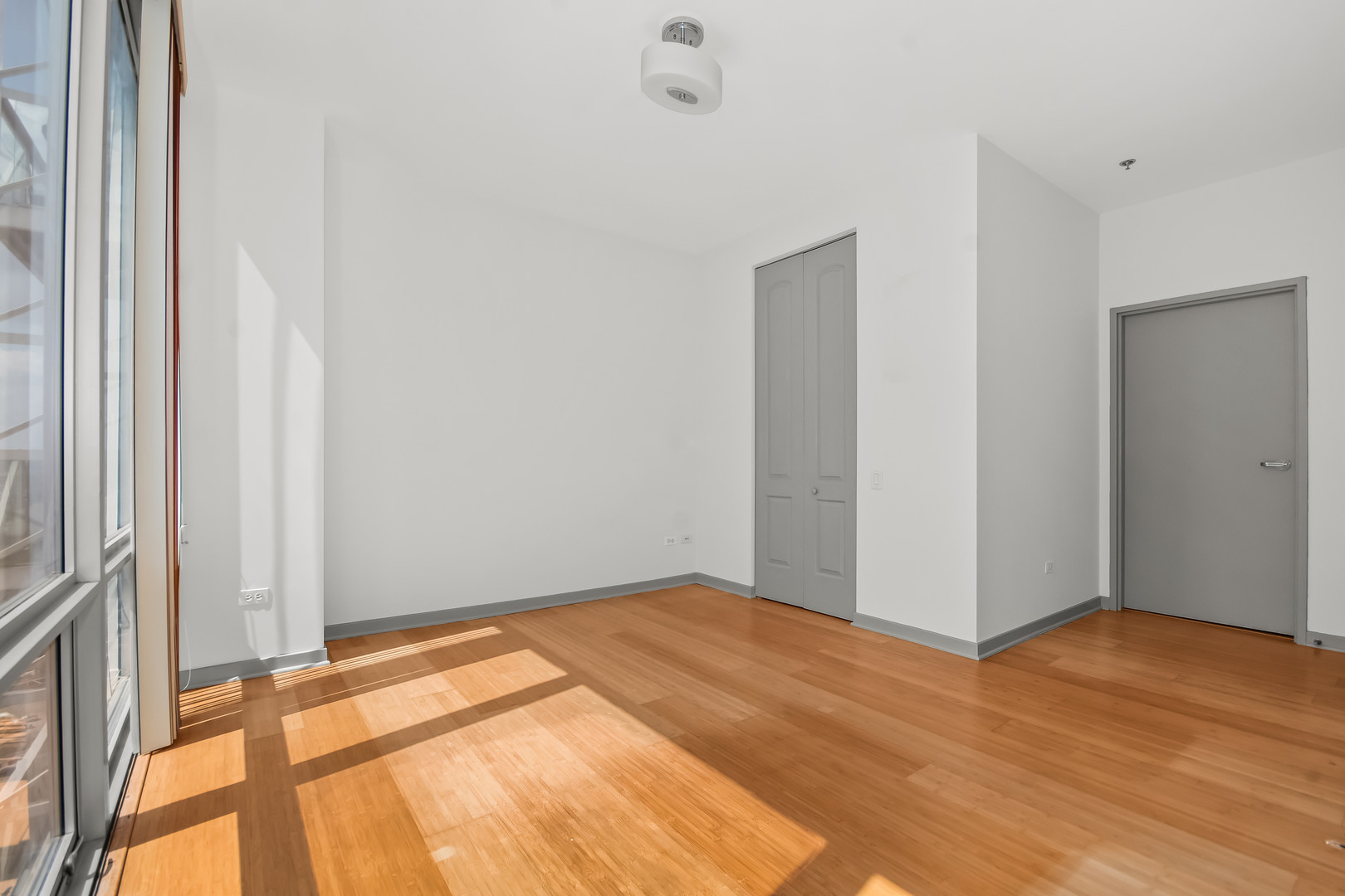 653 N Kingsbury Street 2307 Property Photo 8