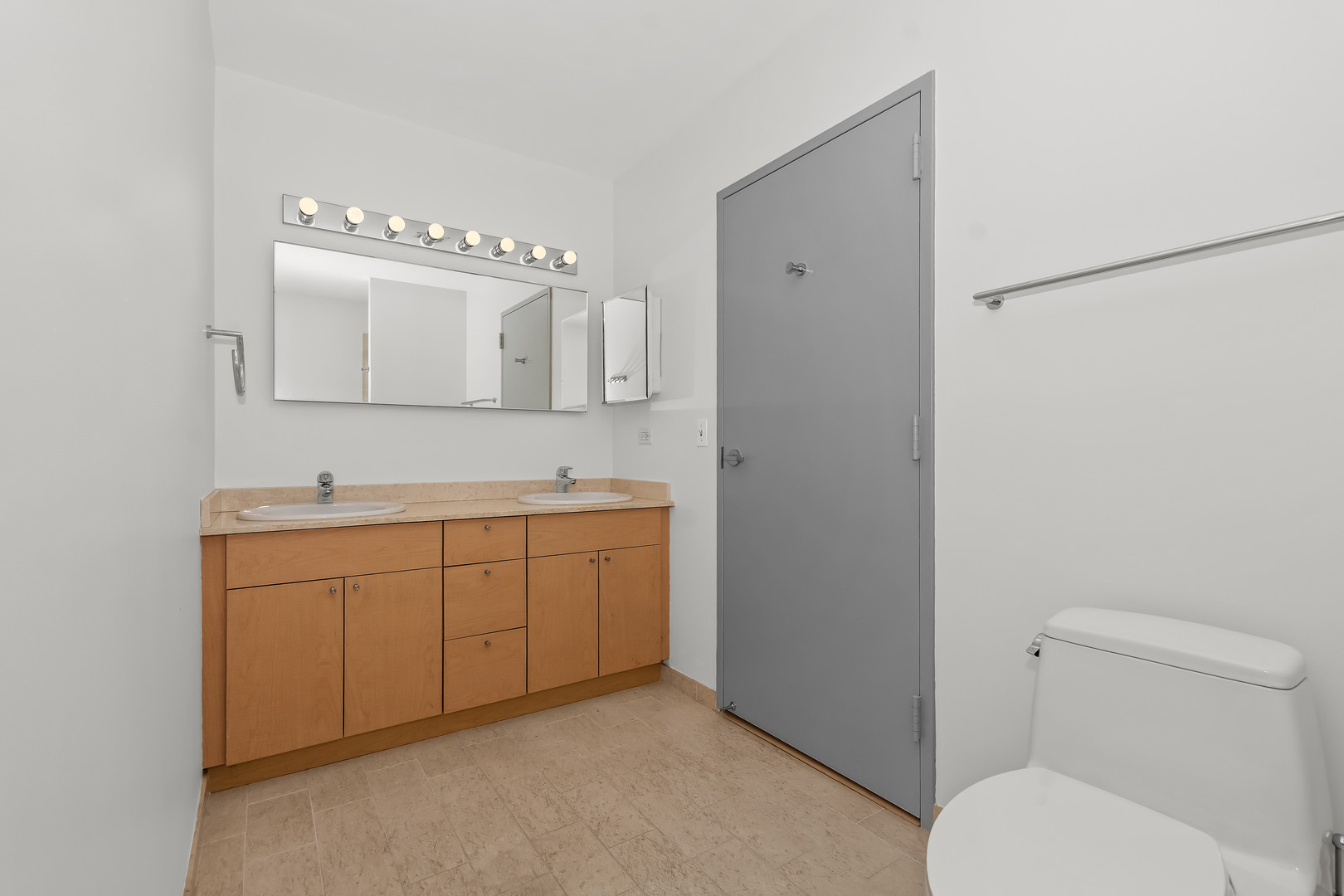 653 N Kingsbury Street 2307 Property Photo 12