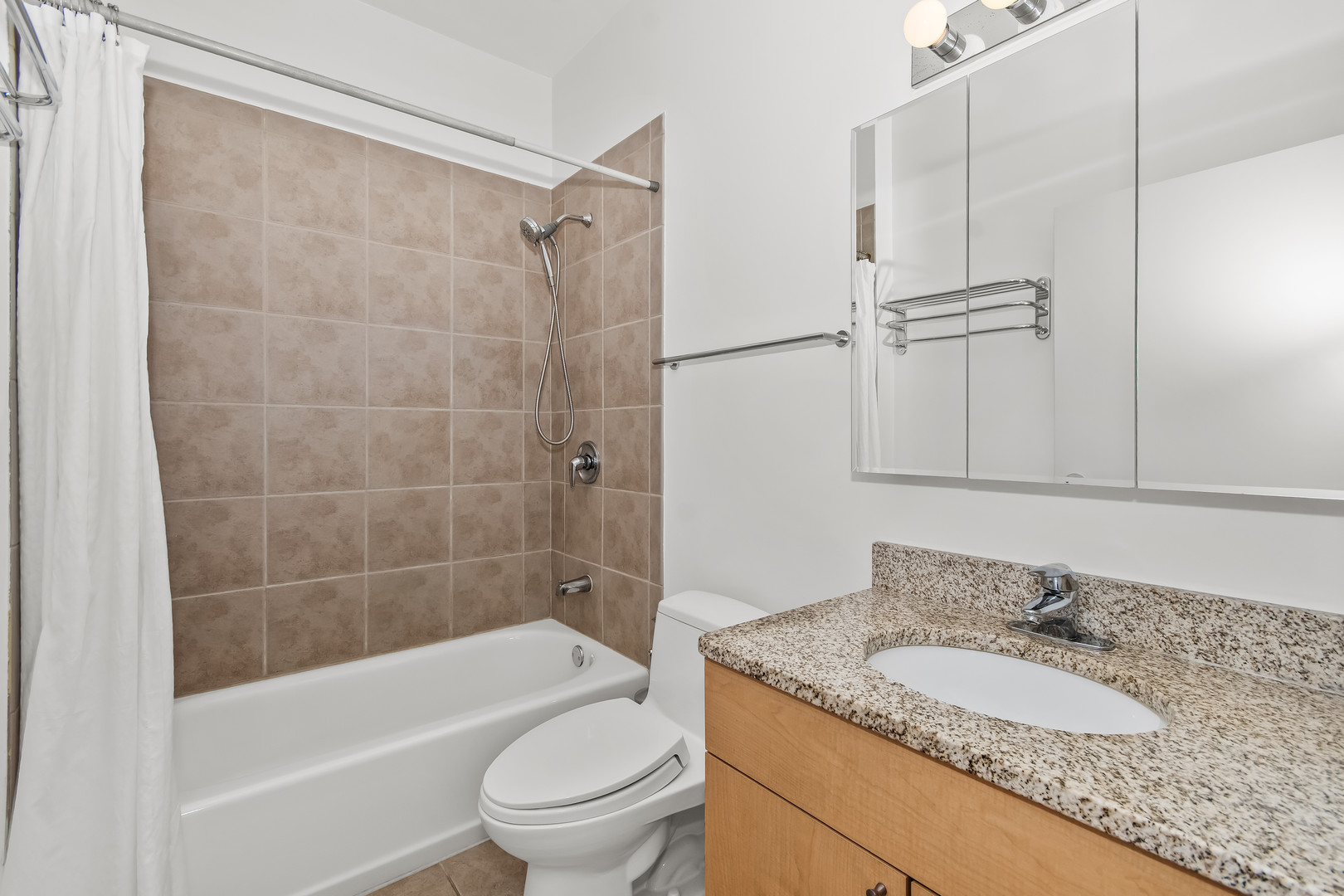 653 N Kingsbury Street 2307 Property Photo 14