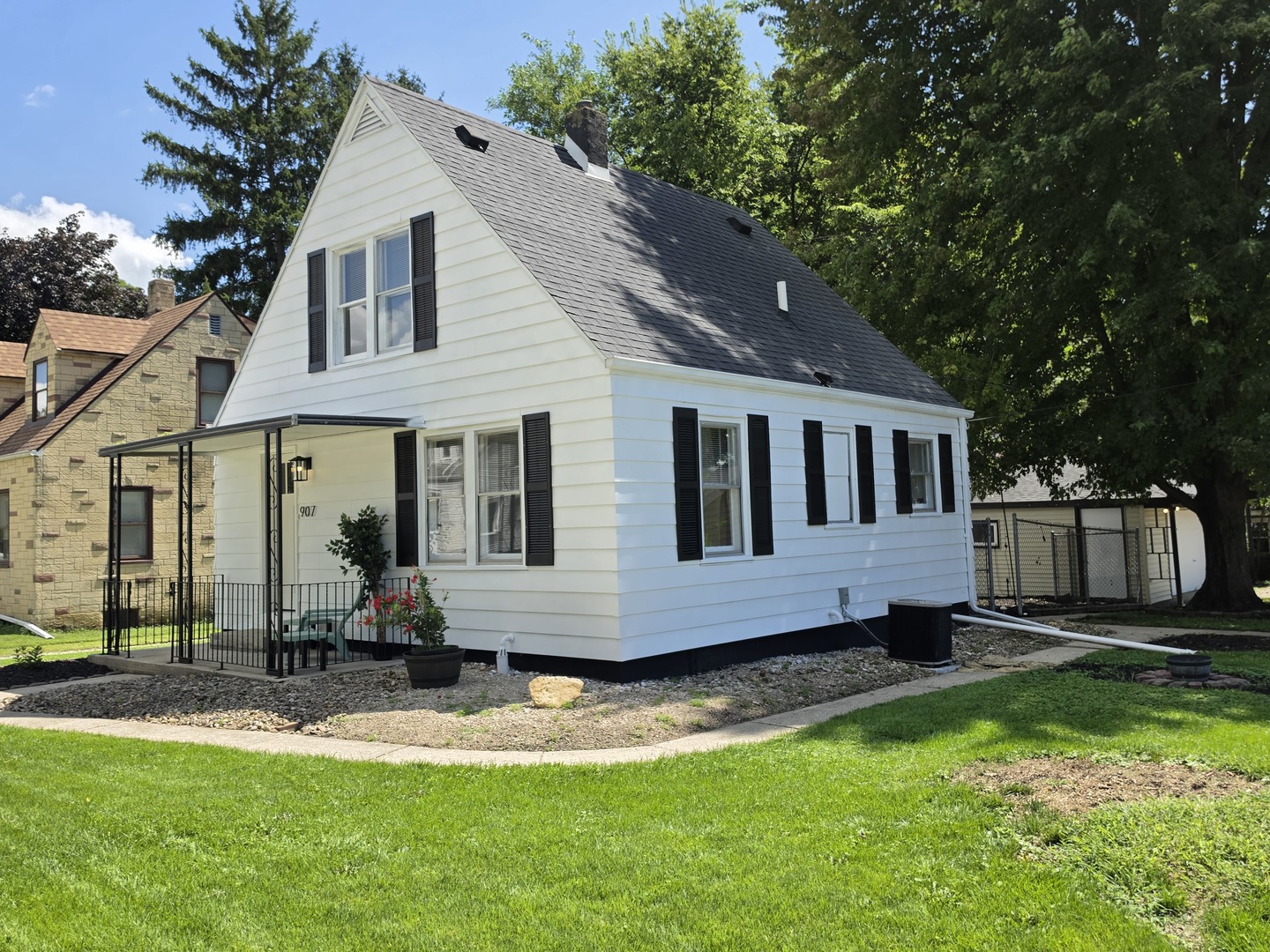 907 Retz Drive Property Photo 1