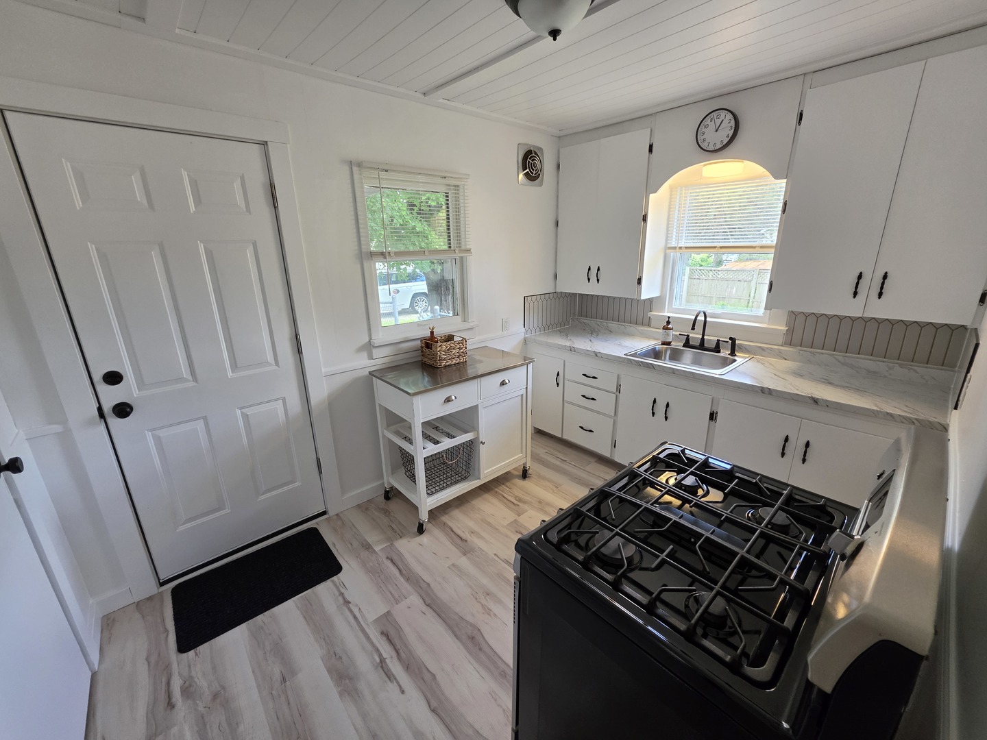 907 Retz Drive Property Photo 2