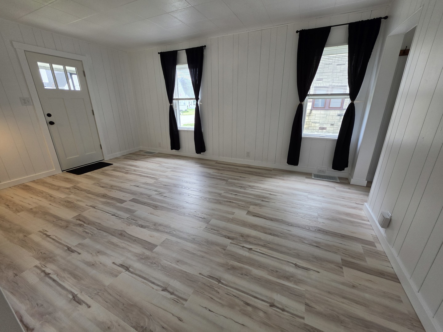907 Retz Drive Property Photo 3