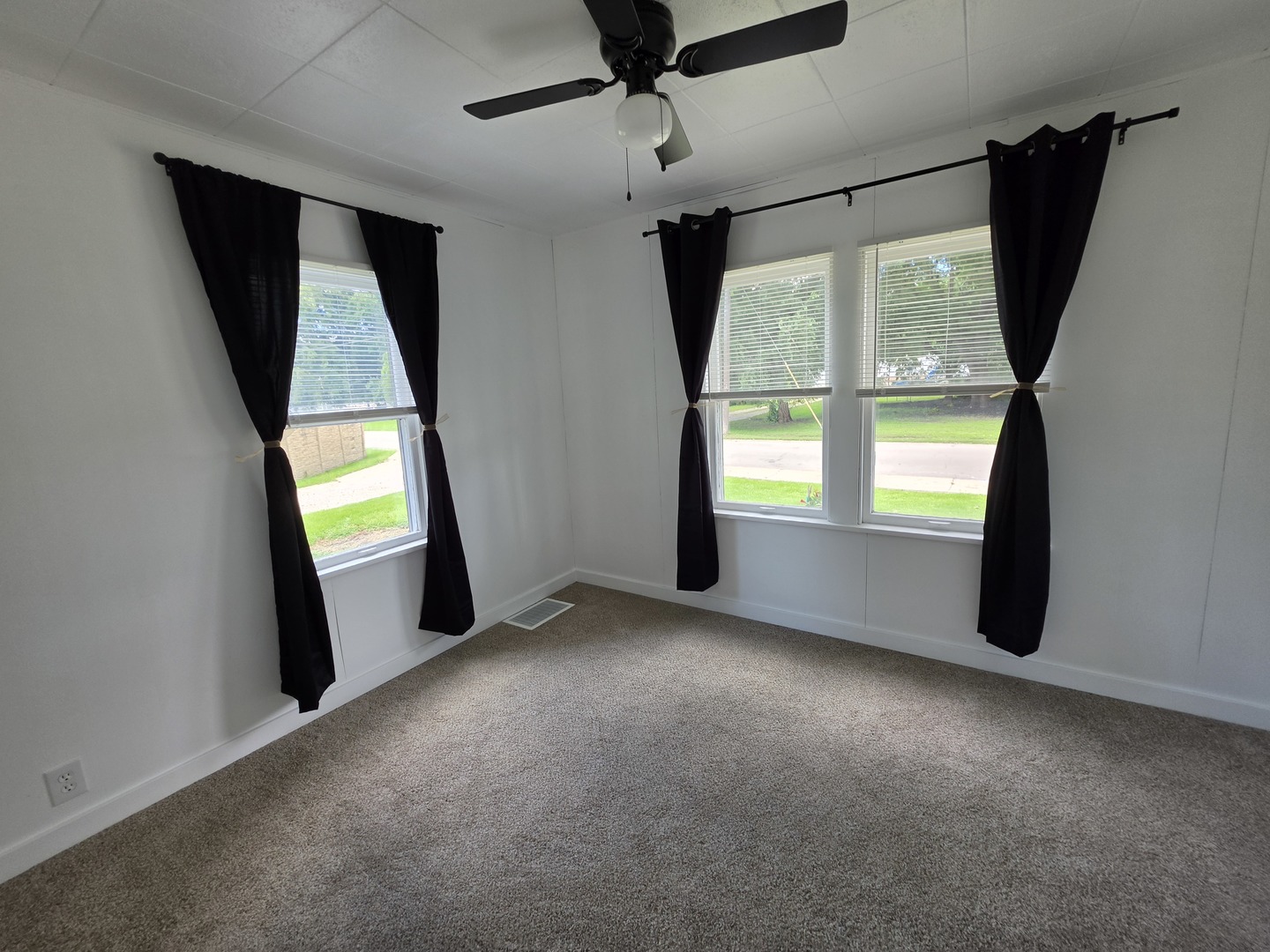 907 Retz Drive Property Photo 5