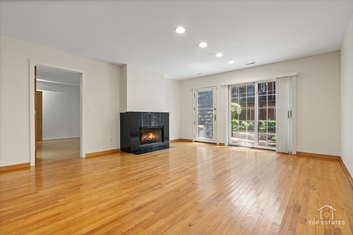 1812 S Dearborn Street 10 Property Photo 3