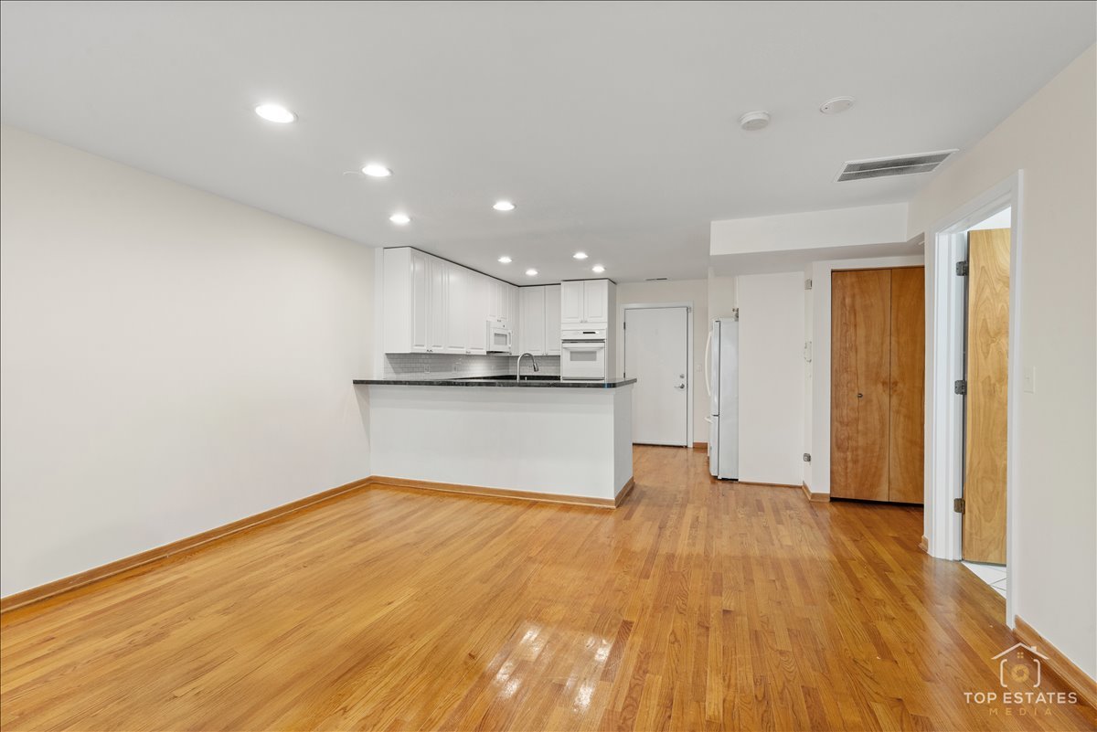 1812 S Dearborn Street 10 Property Photo 6