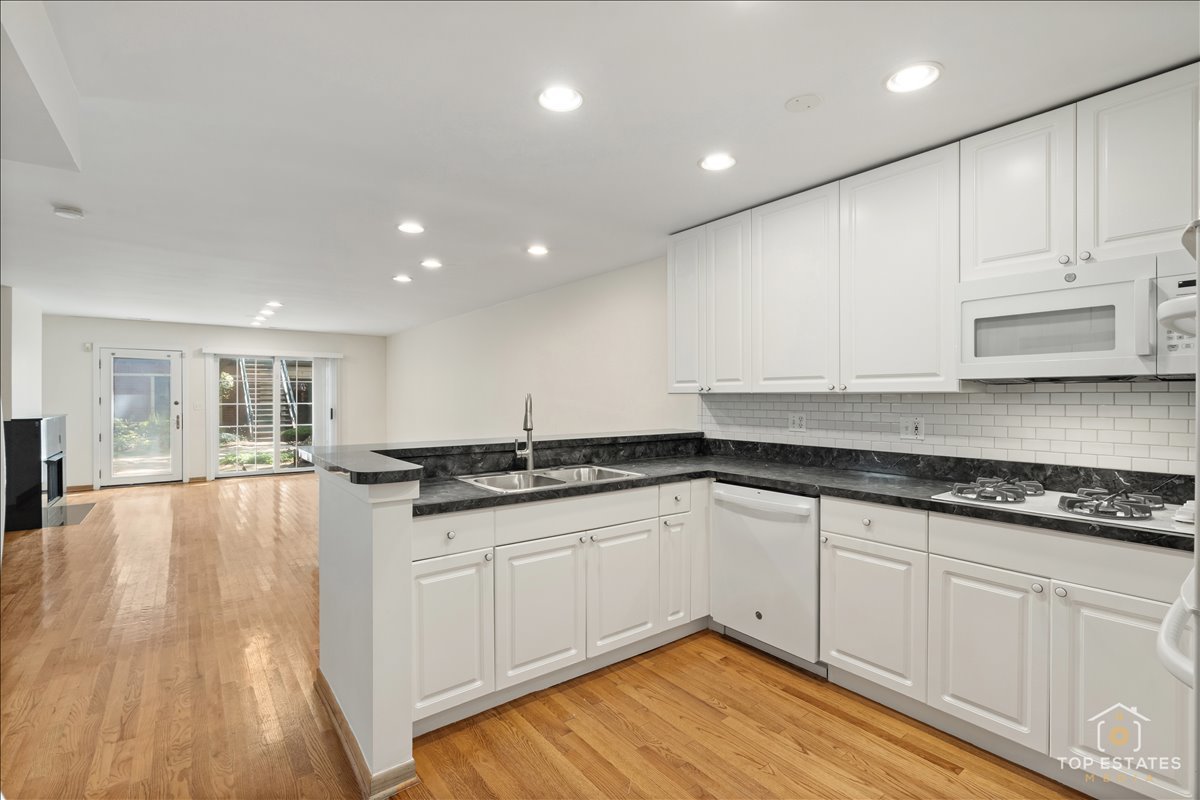 1812 S Dearborn Street 10 Property Photo 7
