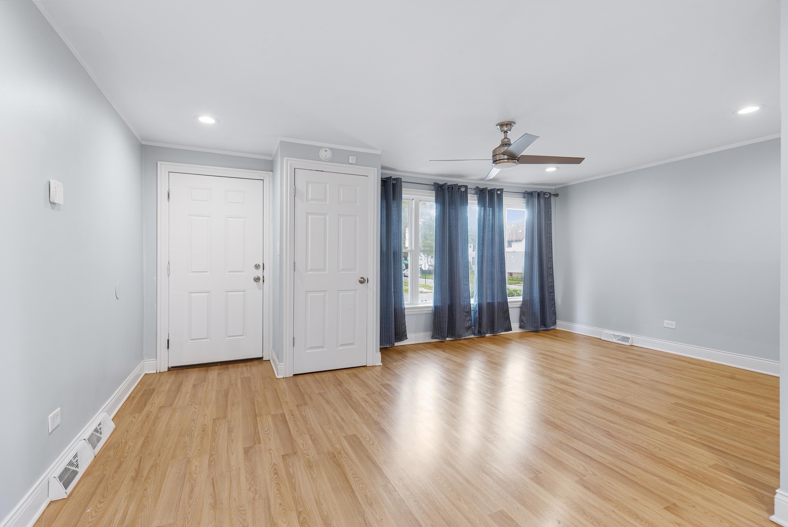 1402 E 76th Street Property Photo 4