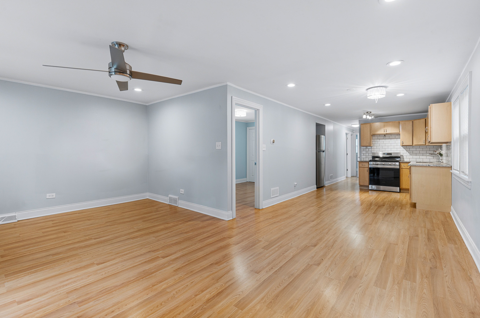 1402 E 76th Street Property Photo 5
