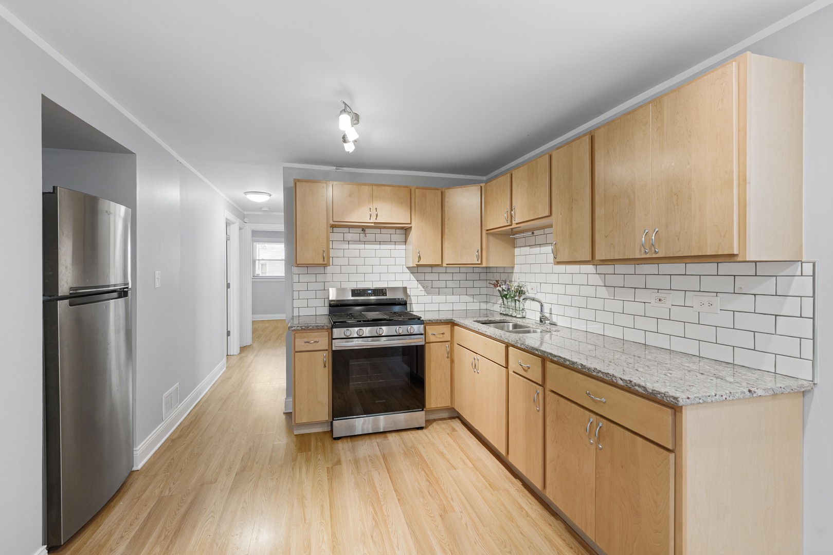 1402 E 76th Street Property Photo 6
