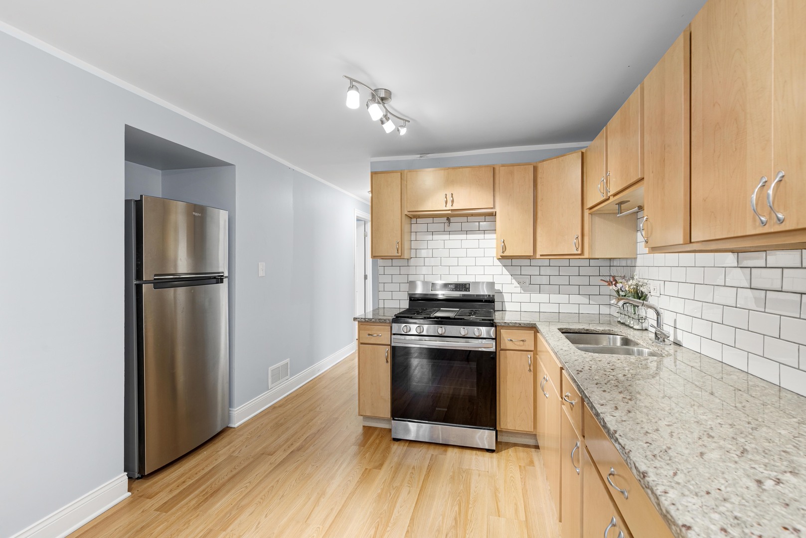 1402 E 76th Street Property Photo 7