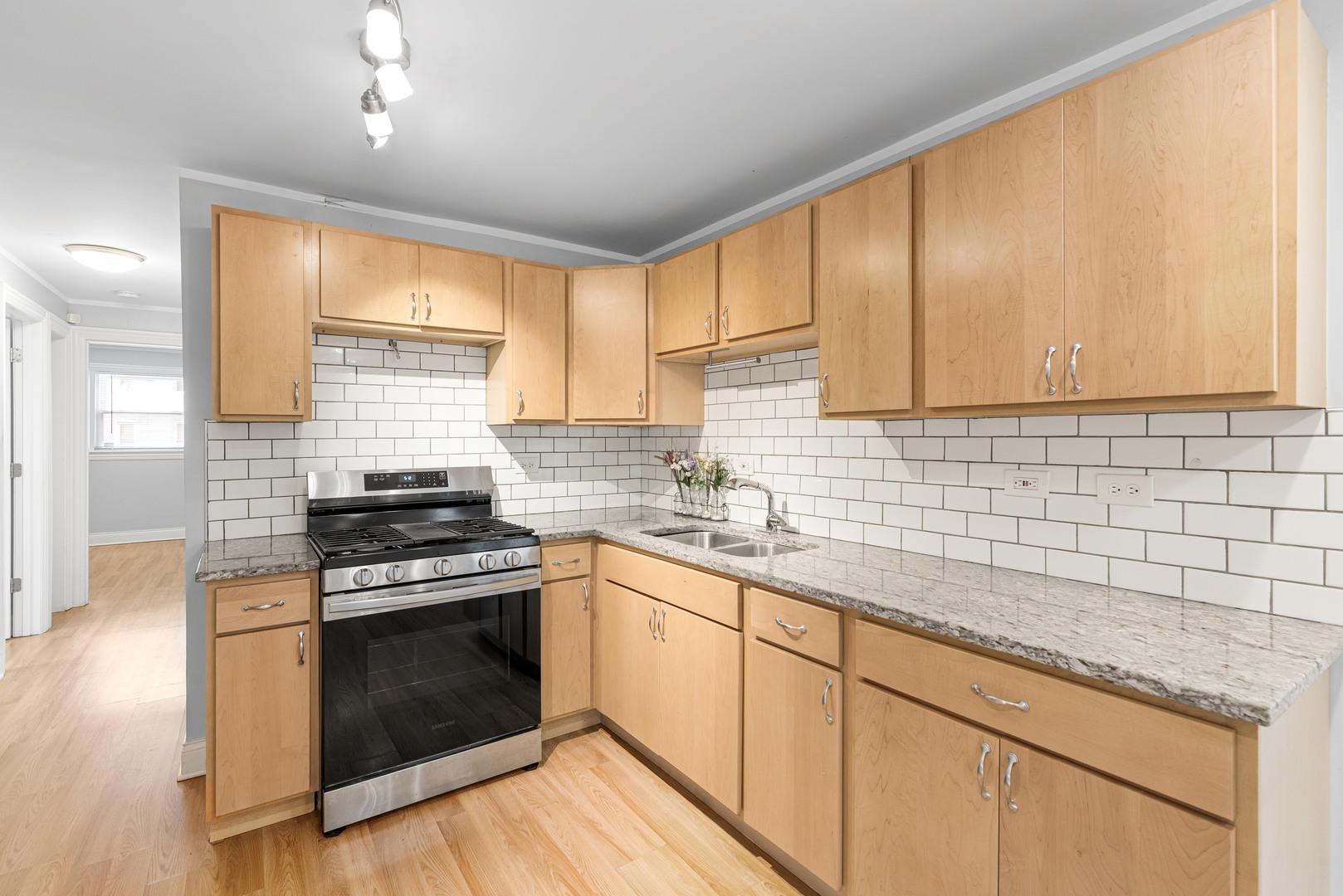 1402 E 76th Street Property Photo 8