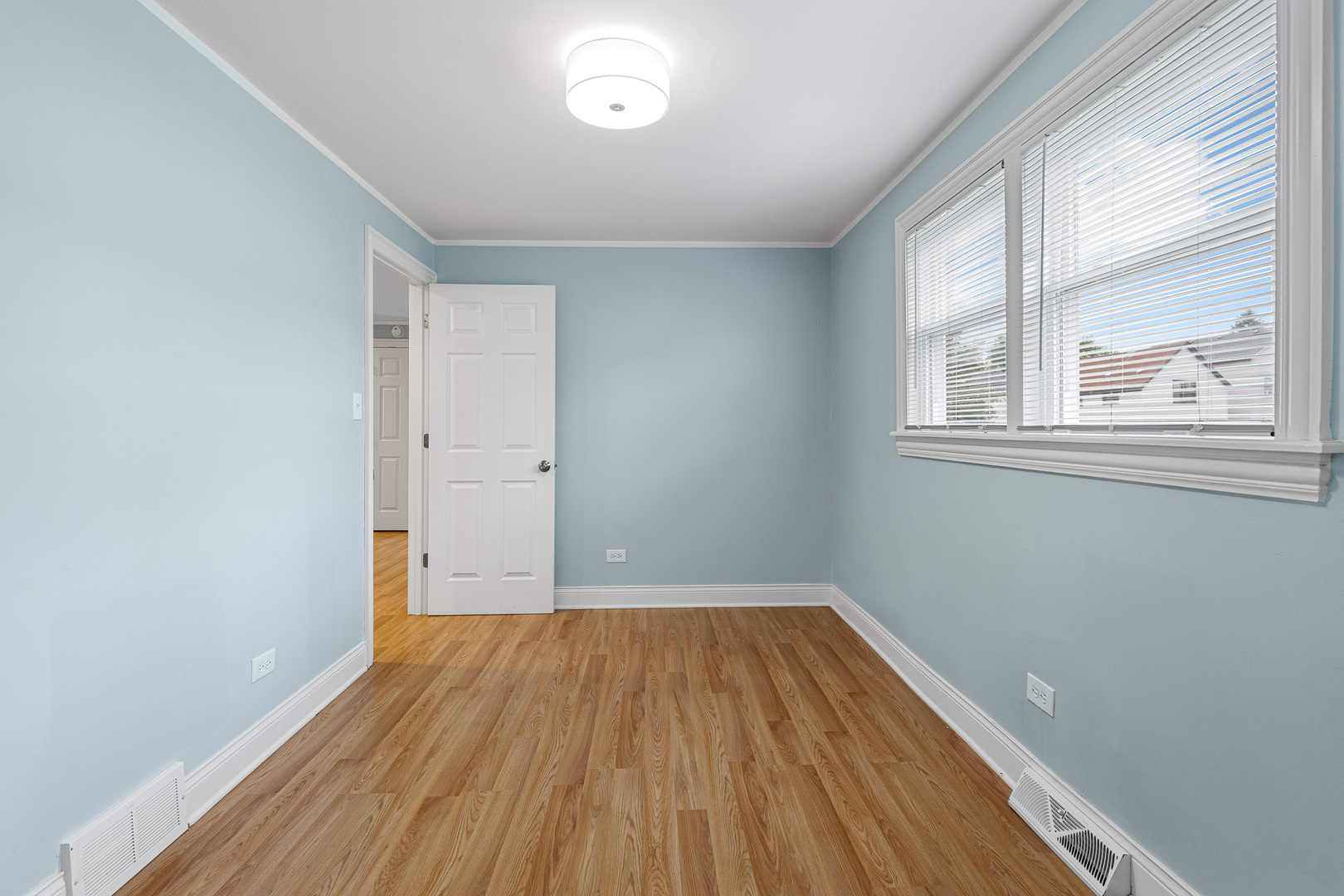 1402 E 76th Street Property Photo 15