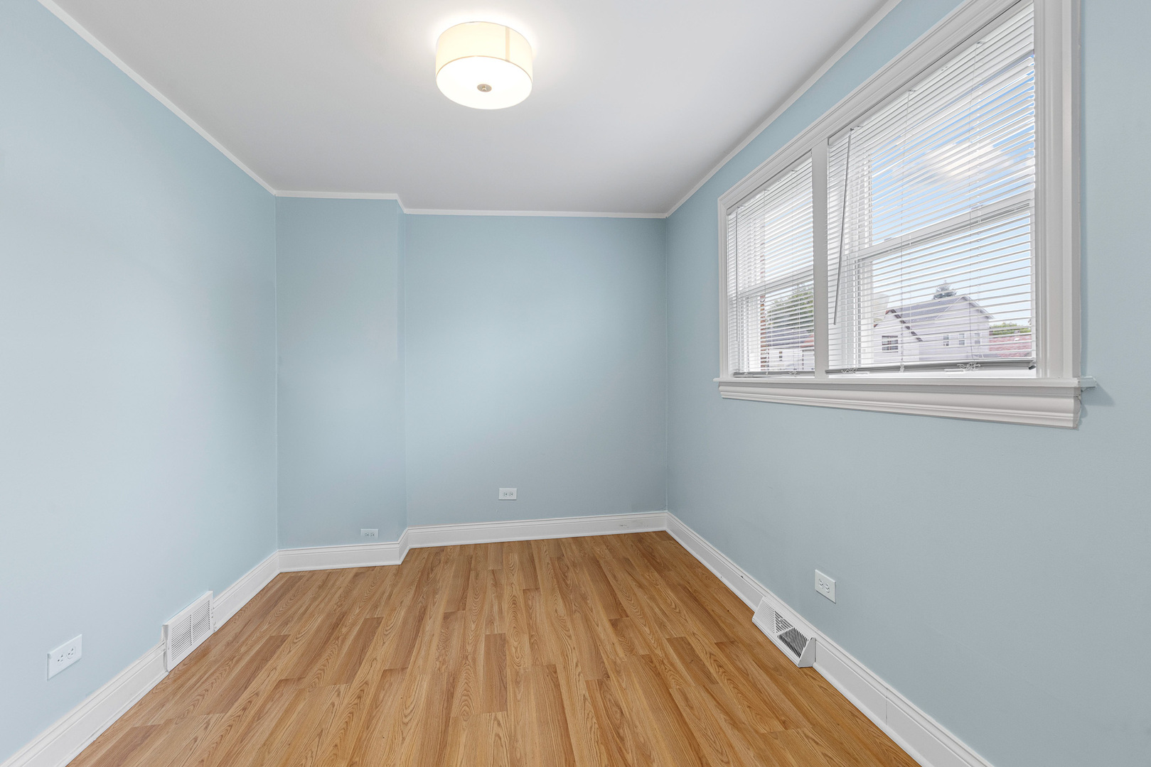 1402 E 76th Street Property Photo 16