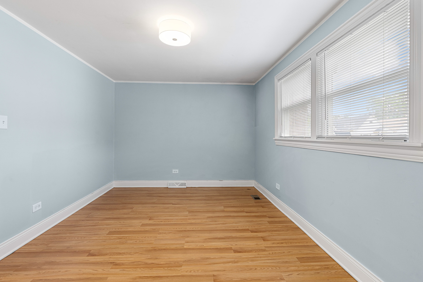 1402 E 76th Street Property Photo 20