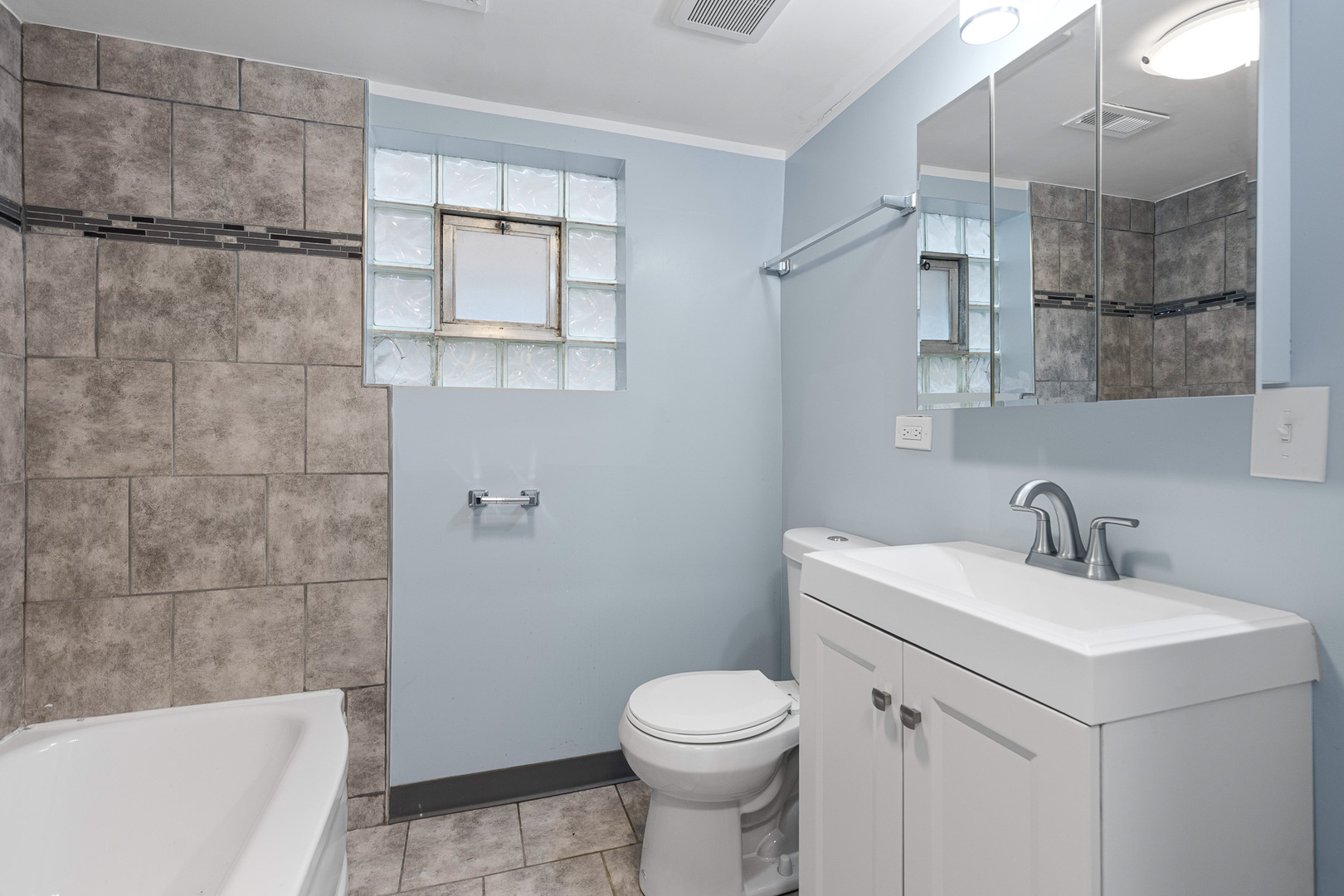 1402 E 76th Street Property Photo 21