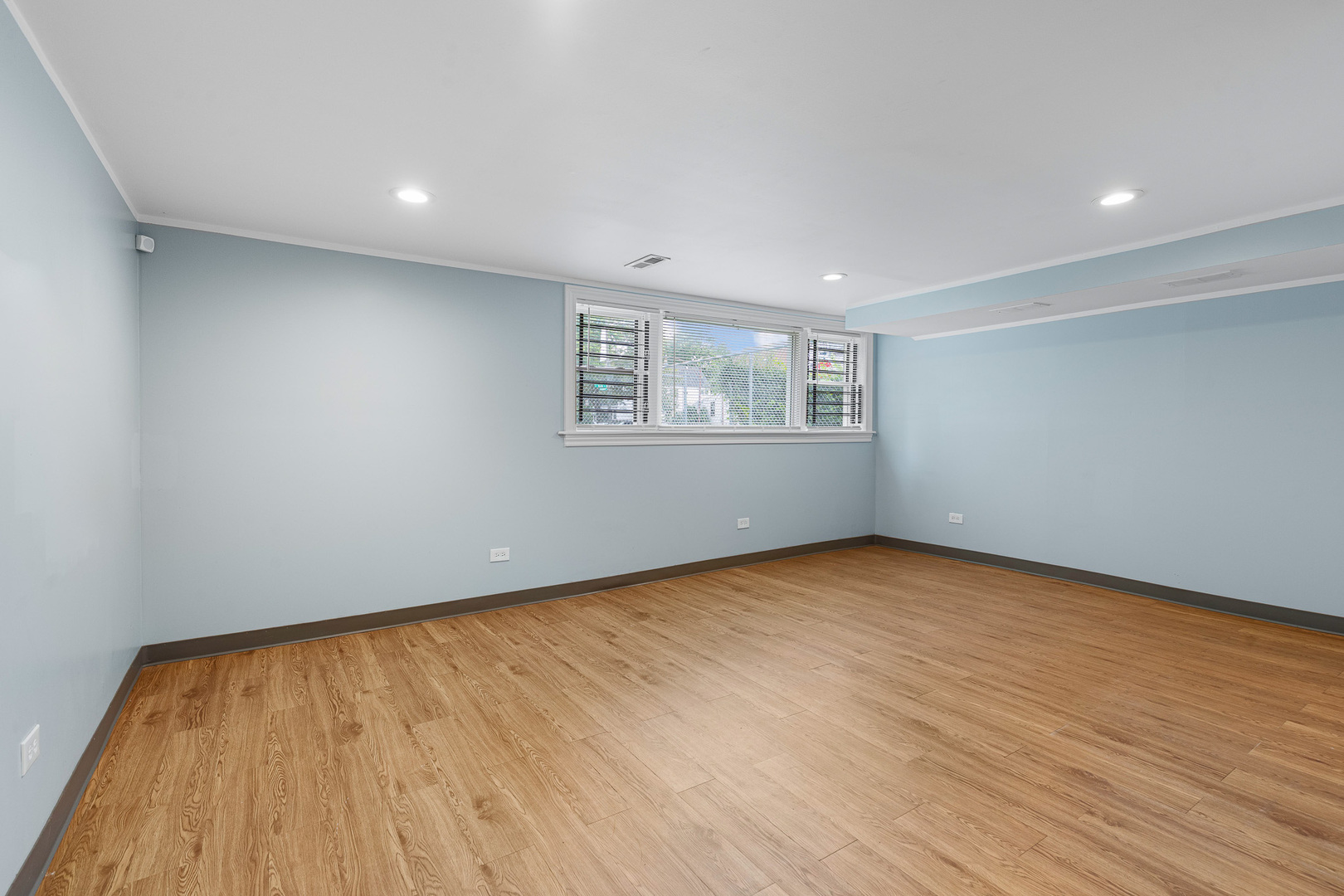 1402 E 76th Street Property Photo 22