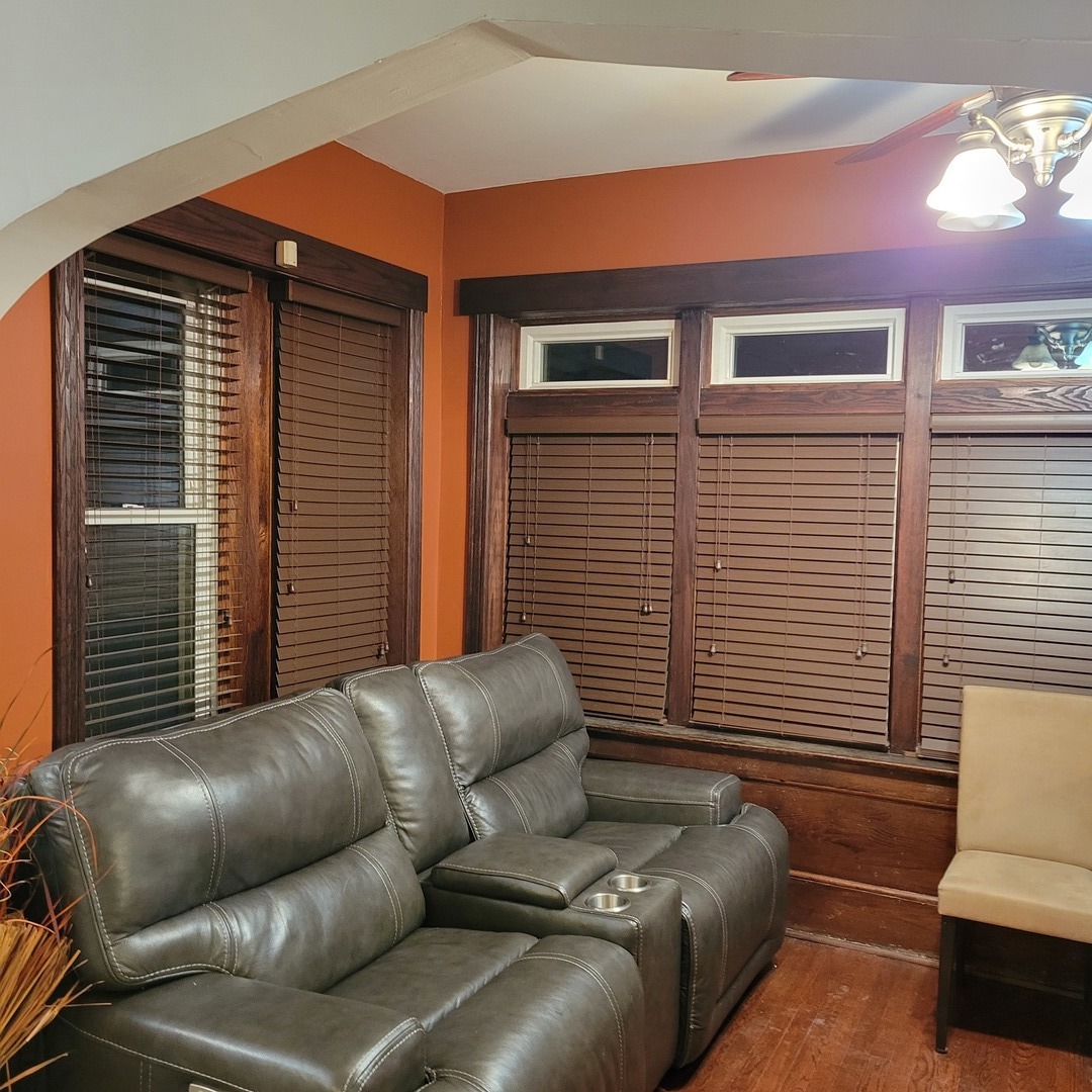 7230 S Luella Avenue Property Photo 4