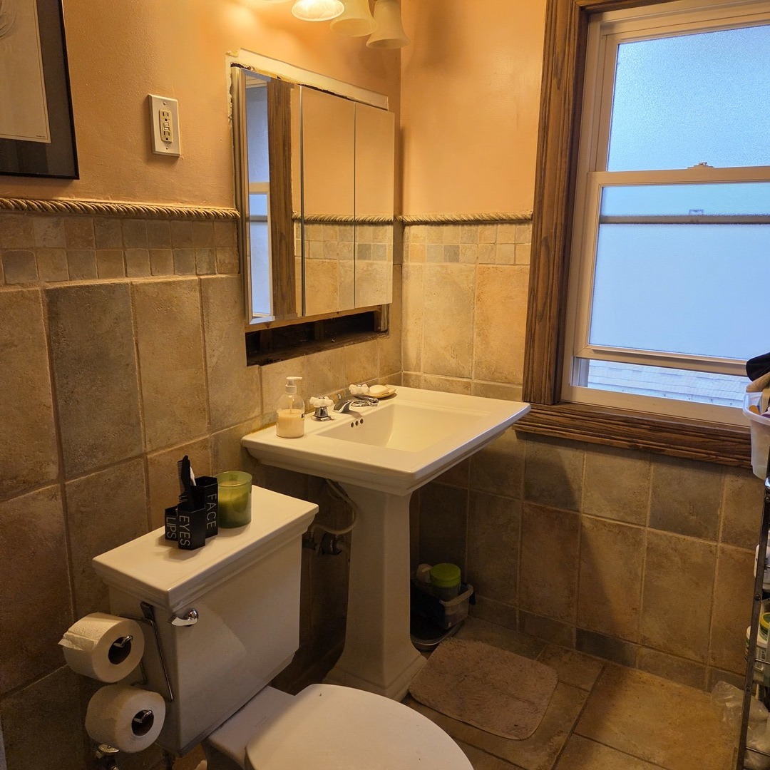 7230 S Luella Avenue Property Photo 7