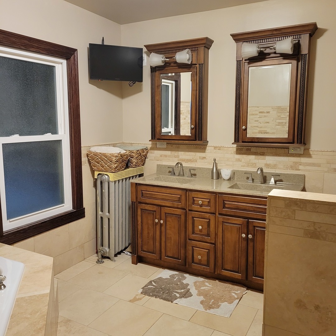7230 S Luella Avenue Property Photo 11