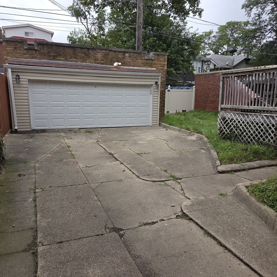 7230 S Luella Avenue Property Photo 16
